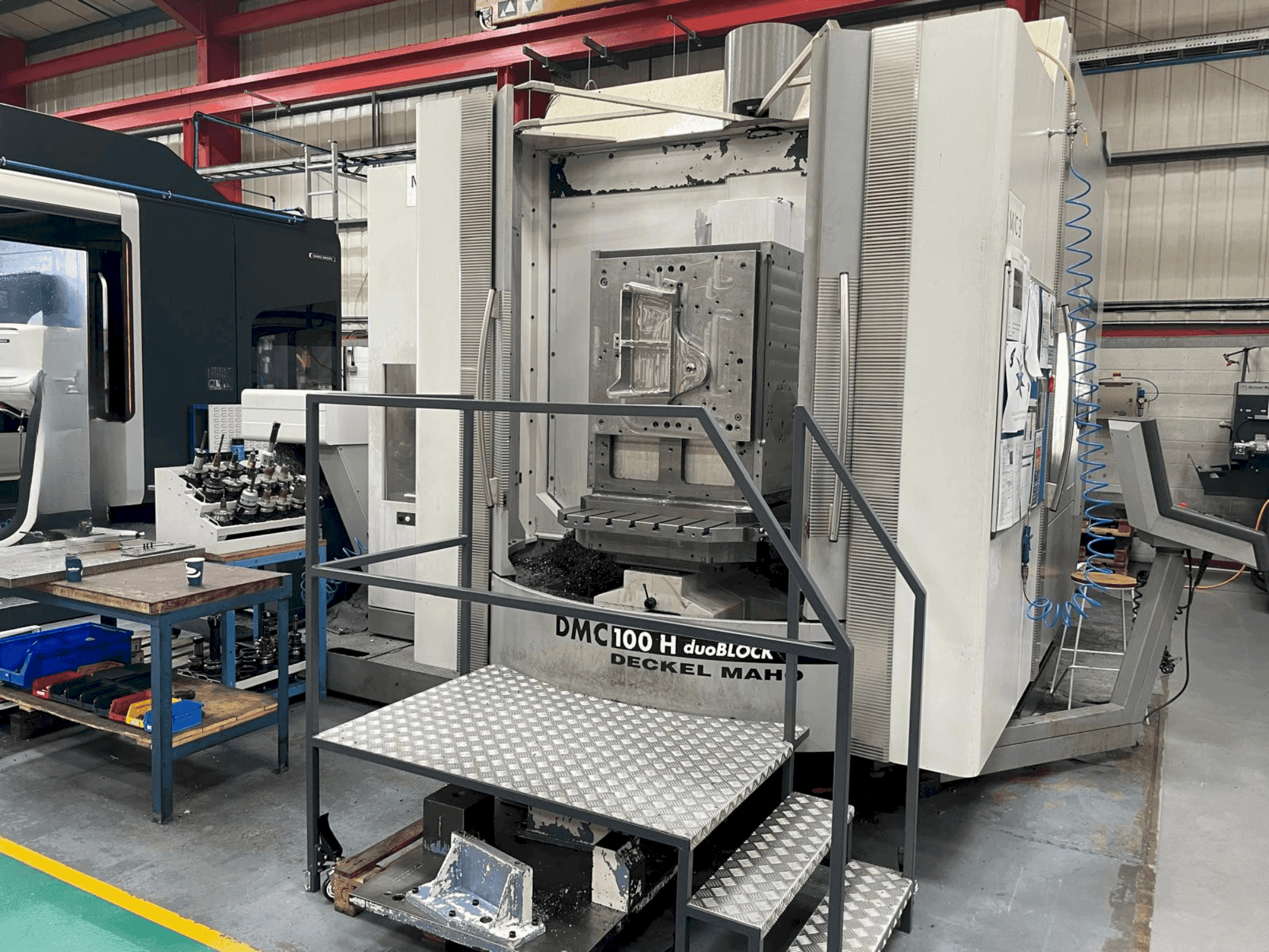 Koneen DMG DECKEL MAHO DMC 100H duoBLOCK etunäkymä