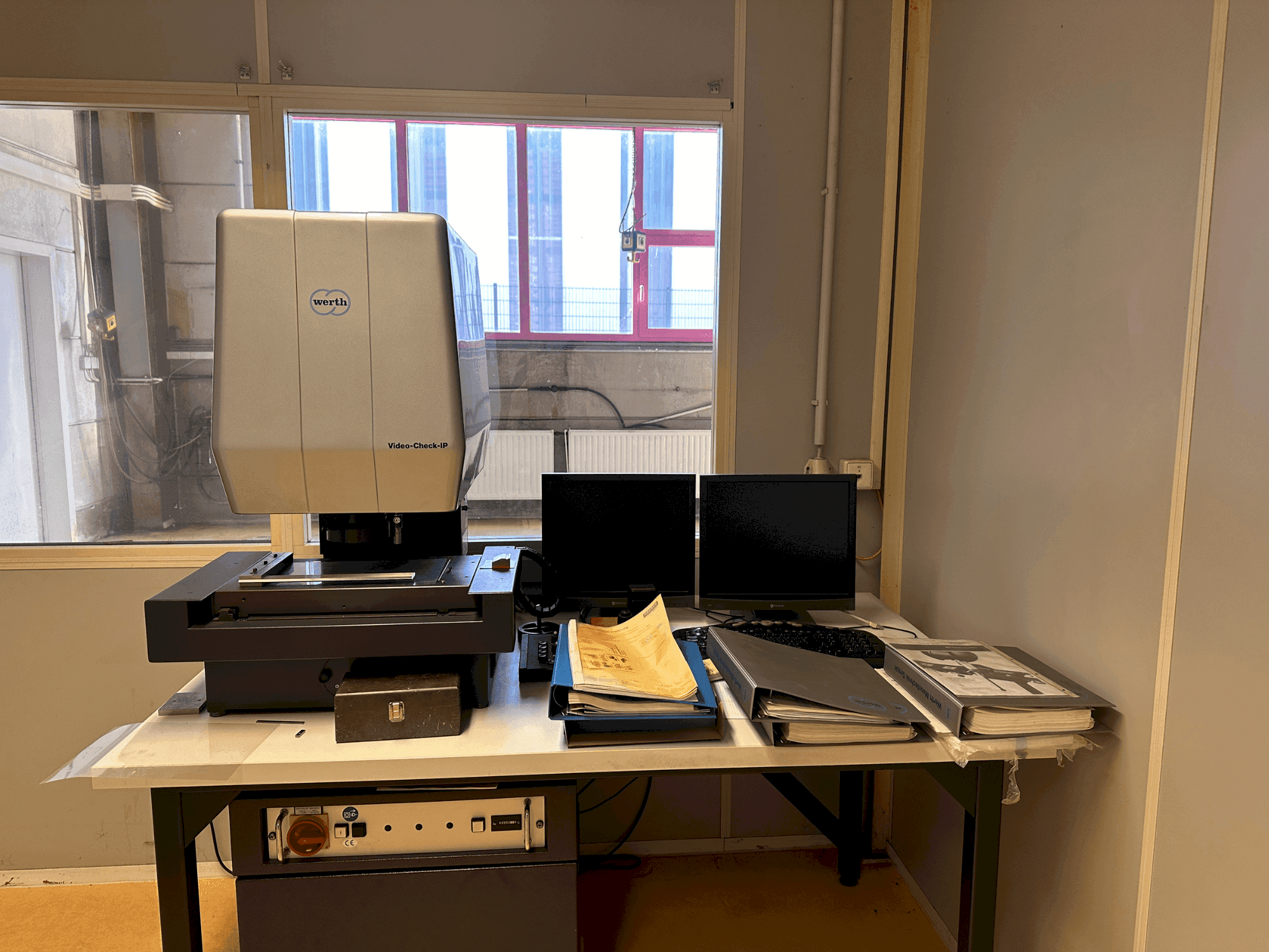 Koneen Werth Video-Check IP 250x125 3D CNC etunäkymä