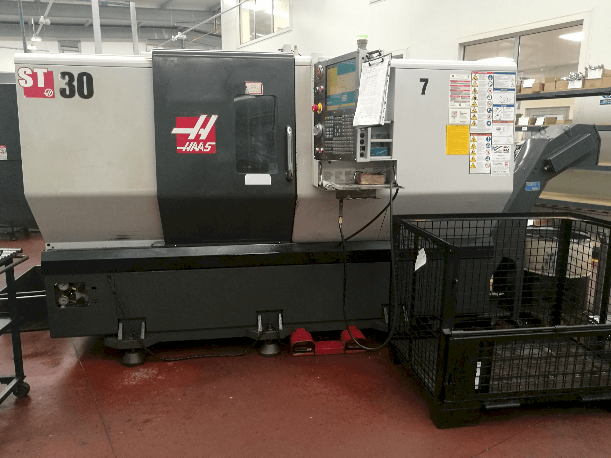 Koneen HAAS ST-30 etunäkymä