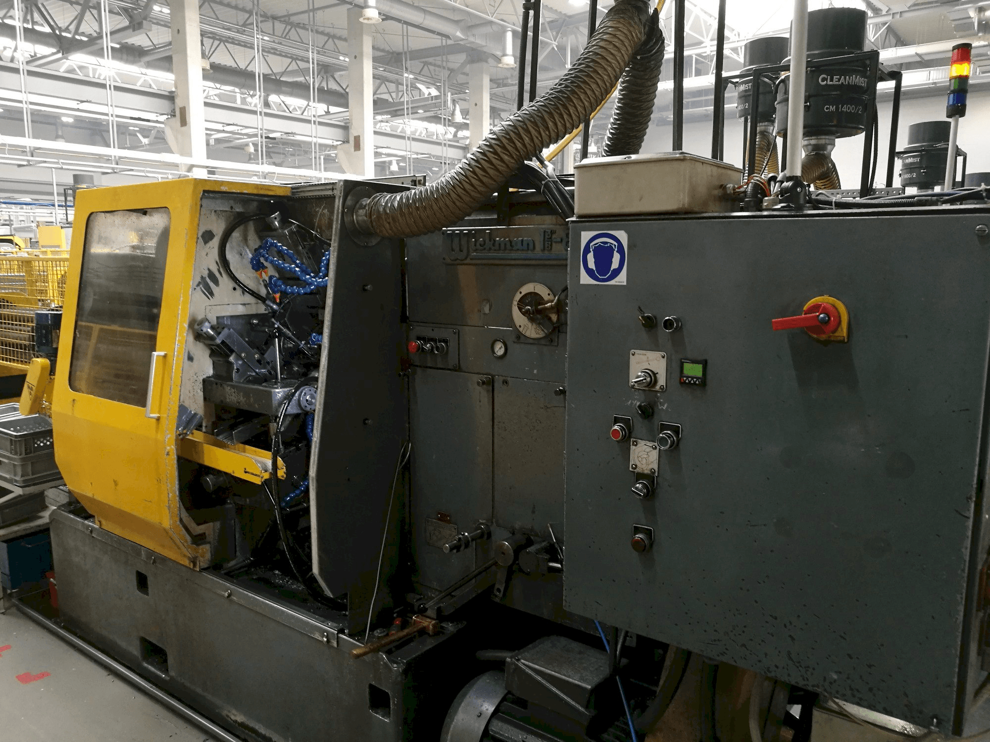 Koneen Wickman 1 3/8"-6 etunäkymä