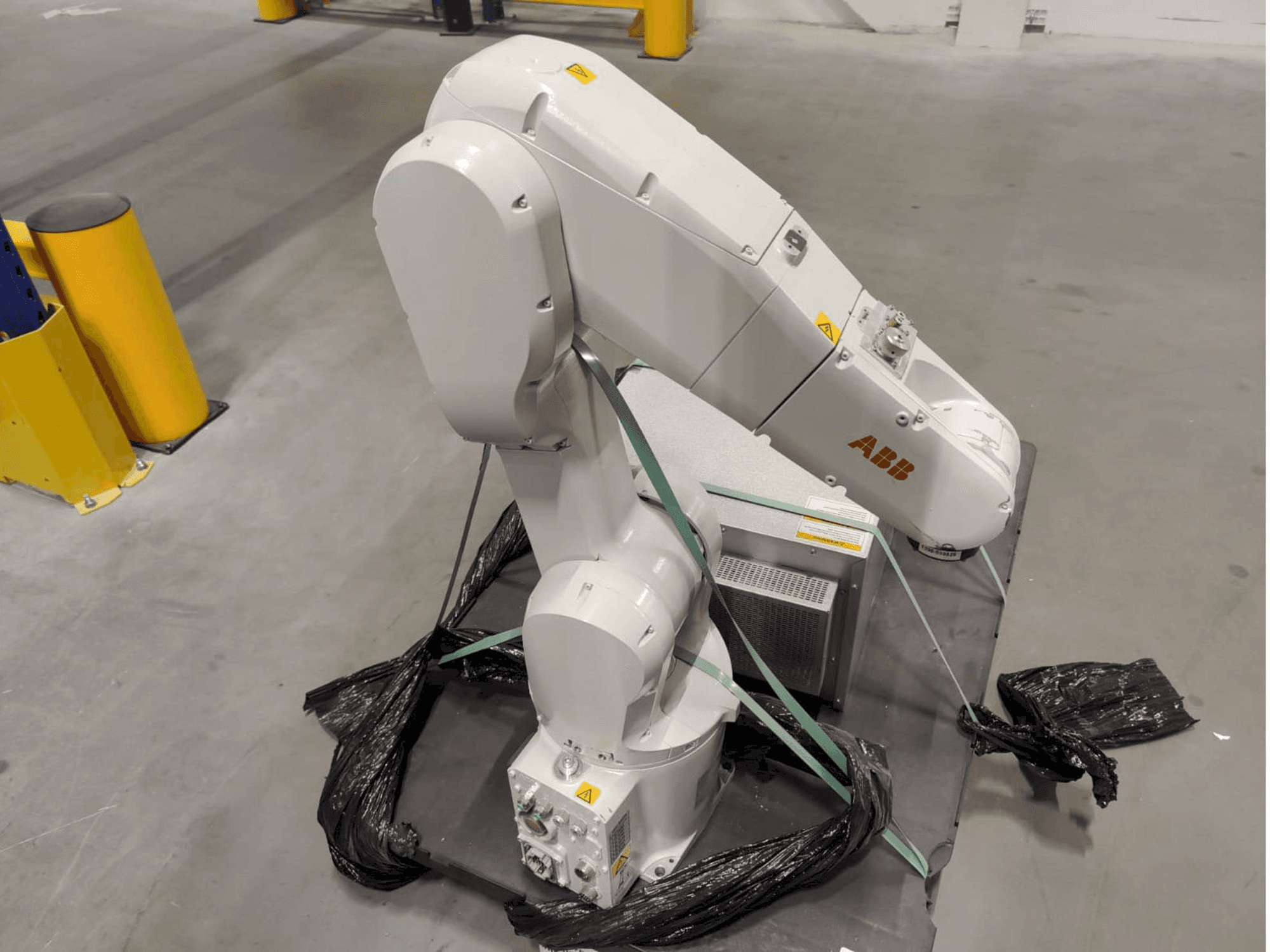 Koneen ABB IRB1200 M2004 etunäkymä