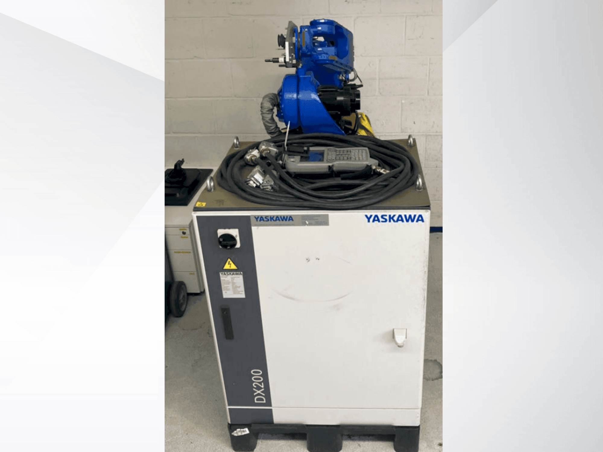 Koneen Yaskawa Motoman YR-MH00024-A00 etunäkymä