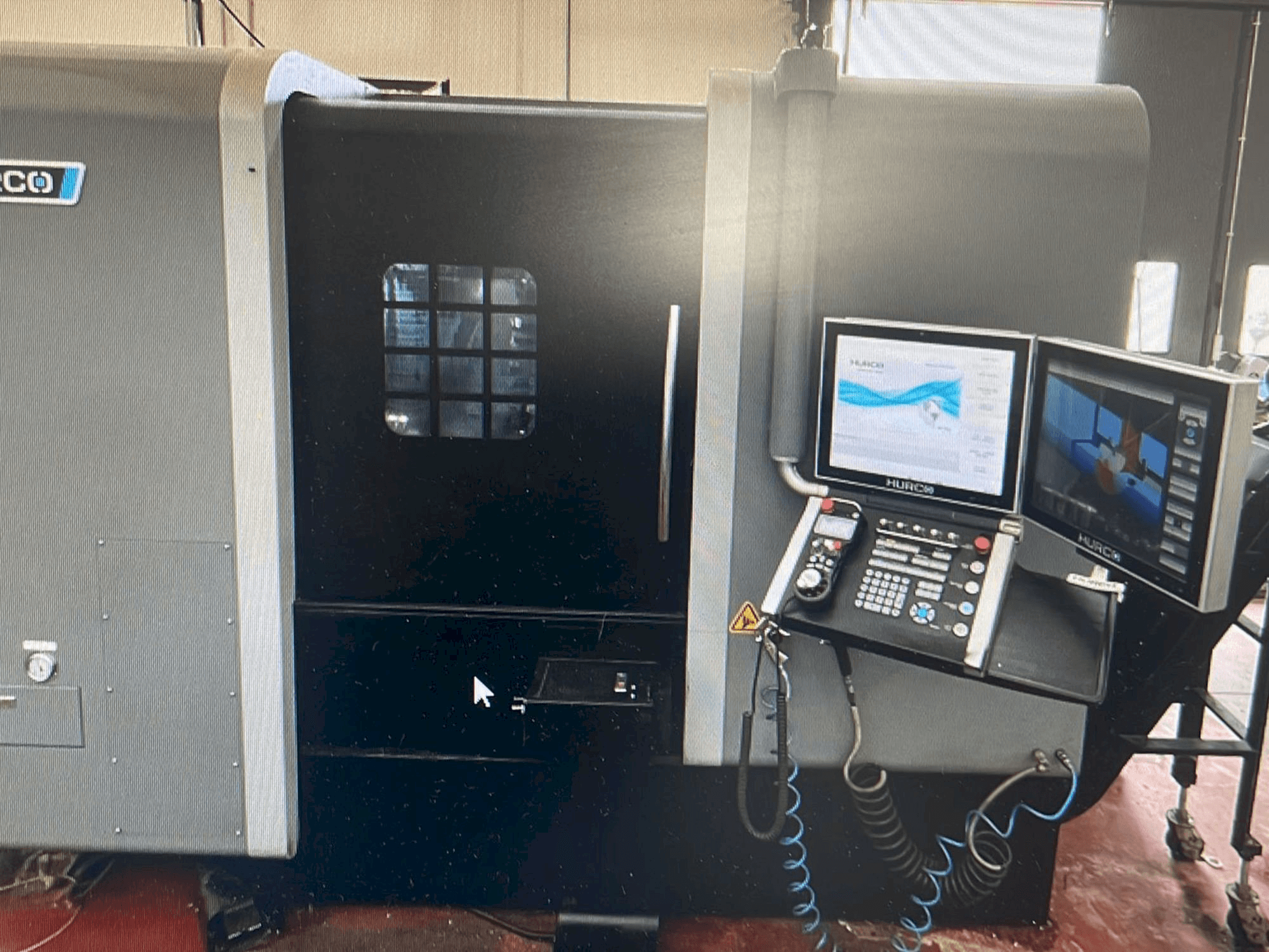 Koneen Hurco TMX8MYSi etunäkymä