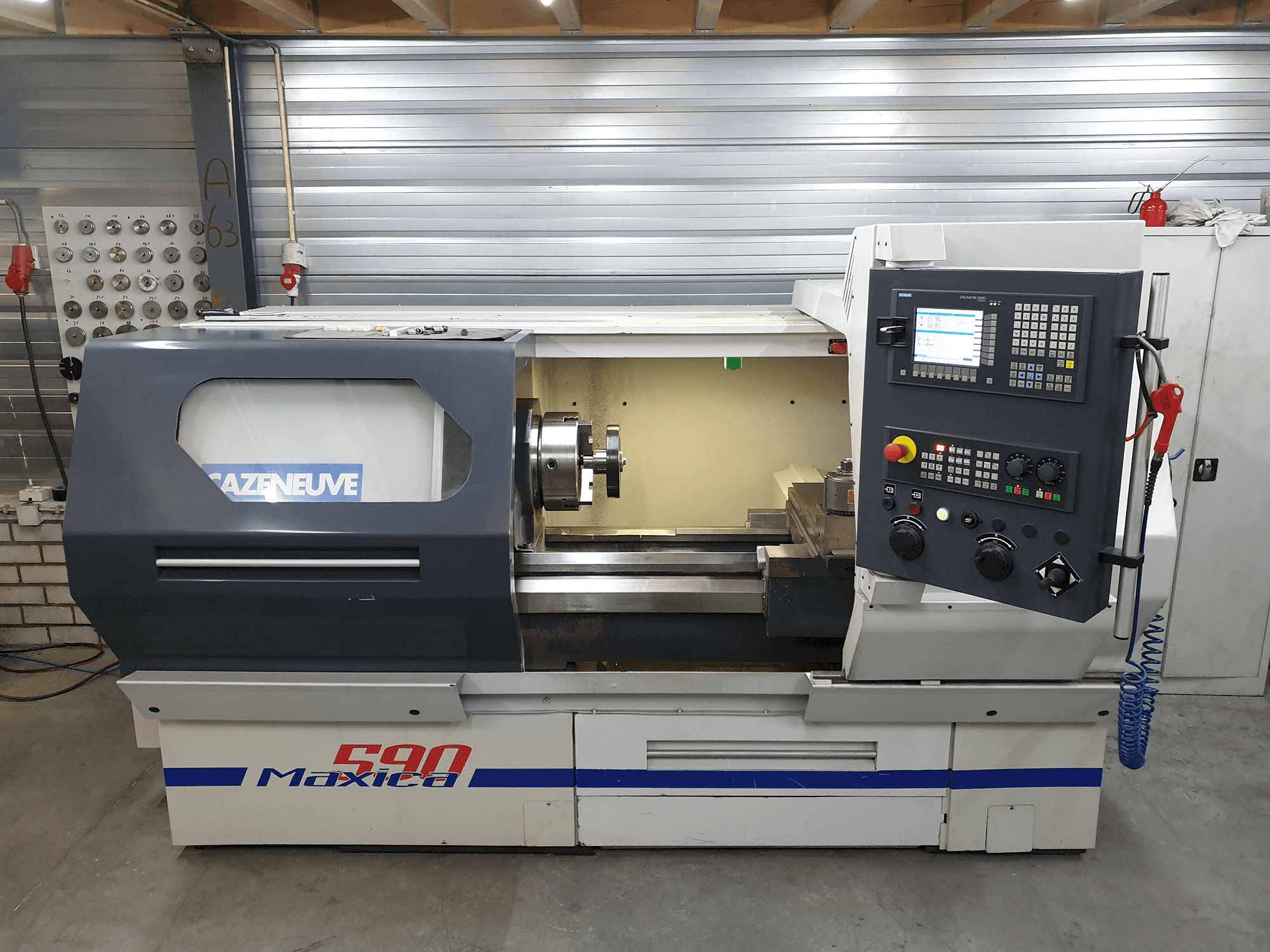 Koneen CAZENEUVE etunäkymä MAXICA 590