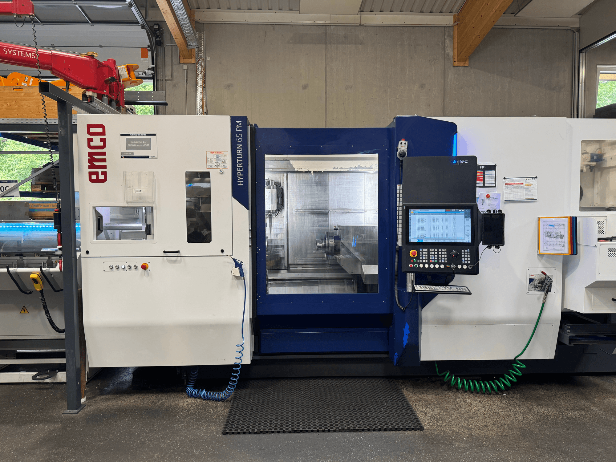 EMCO Hyperturn 65 PM -kone, etukuva, jossa näkyy ohjauspaneeli, karan alue ja käyttöominaisuudet.