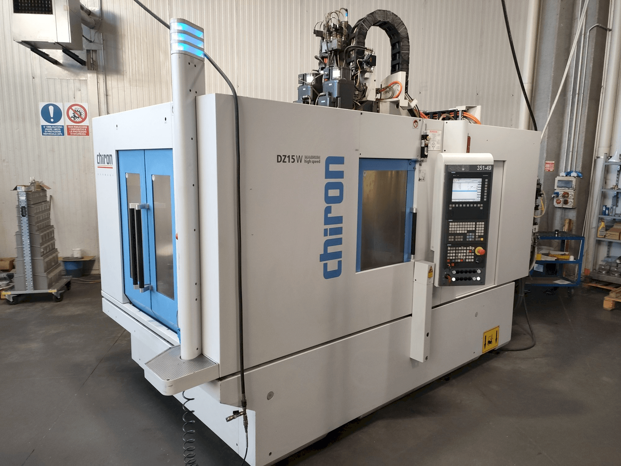 Koneen CHIRON DZ15W MAGNUM HS etunäkymä