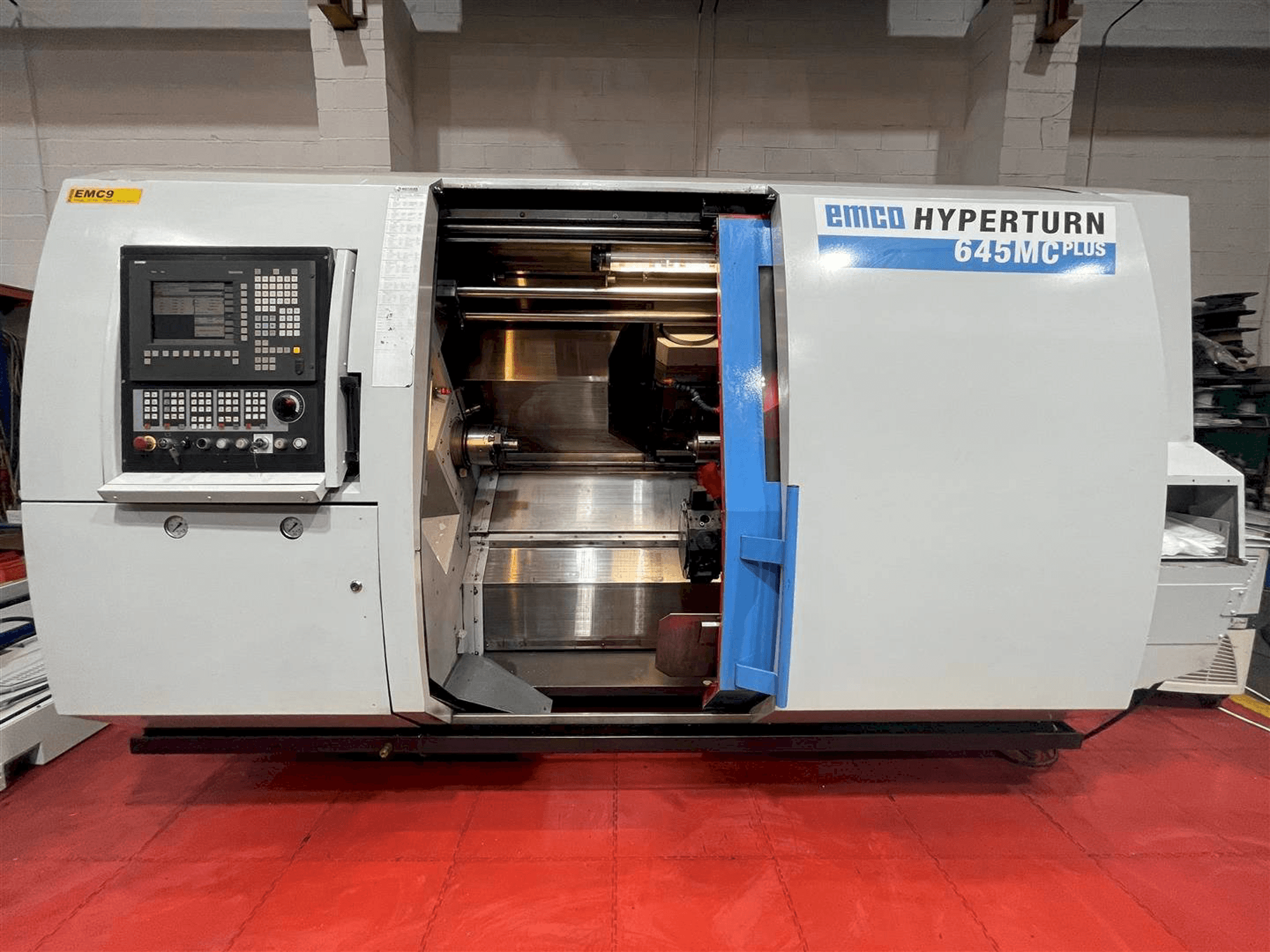 Koneen EMCO Hyperturn 645MC Plus etunäkymä