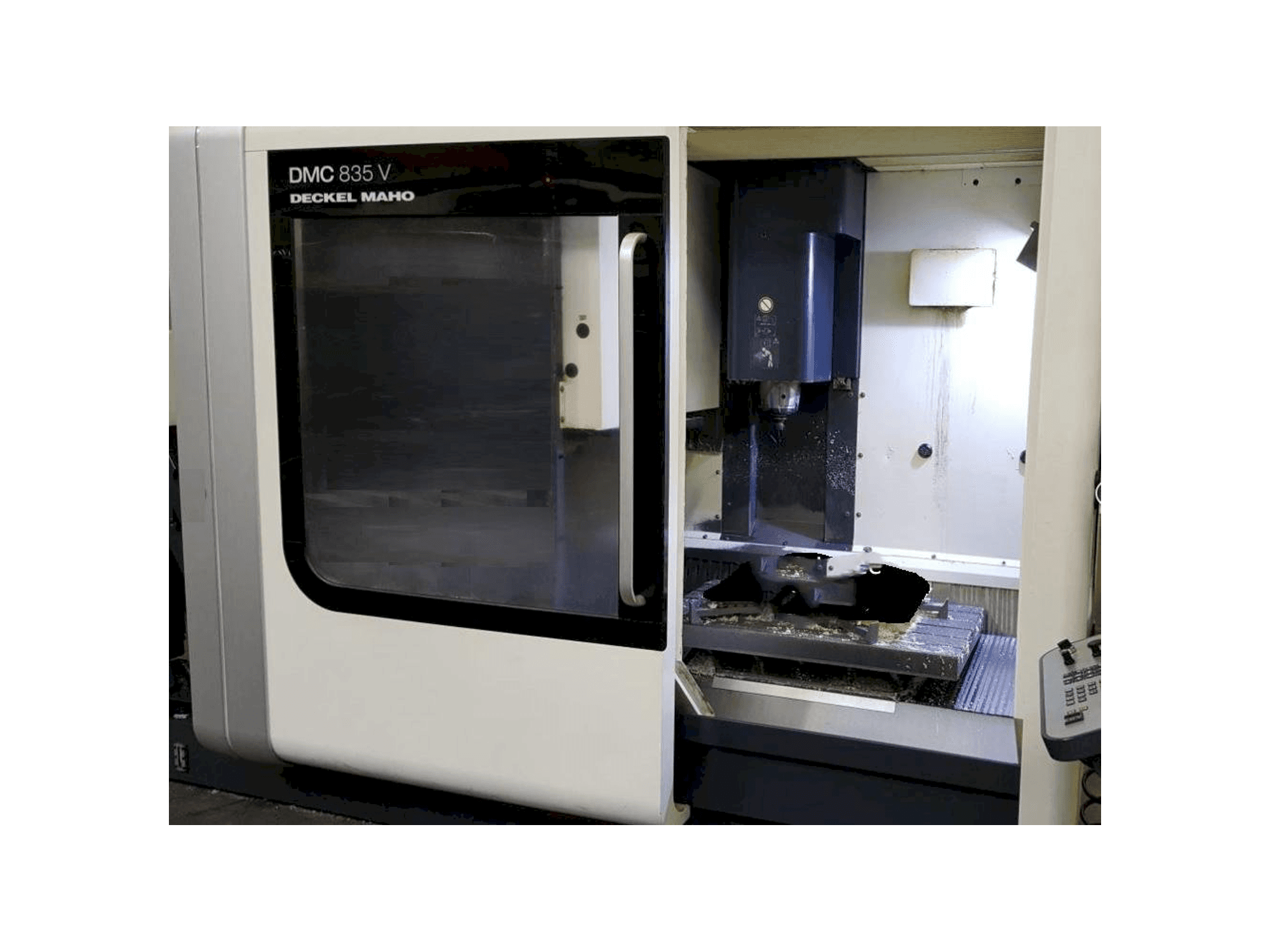 Koneen DECKEL MAHO DMC 835 V etunäkymä