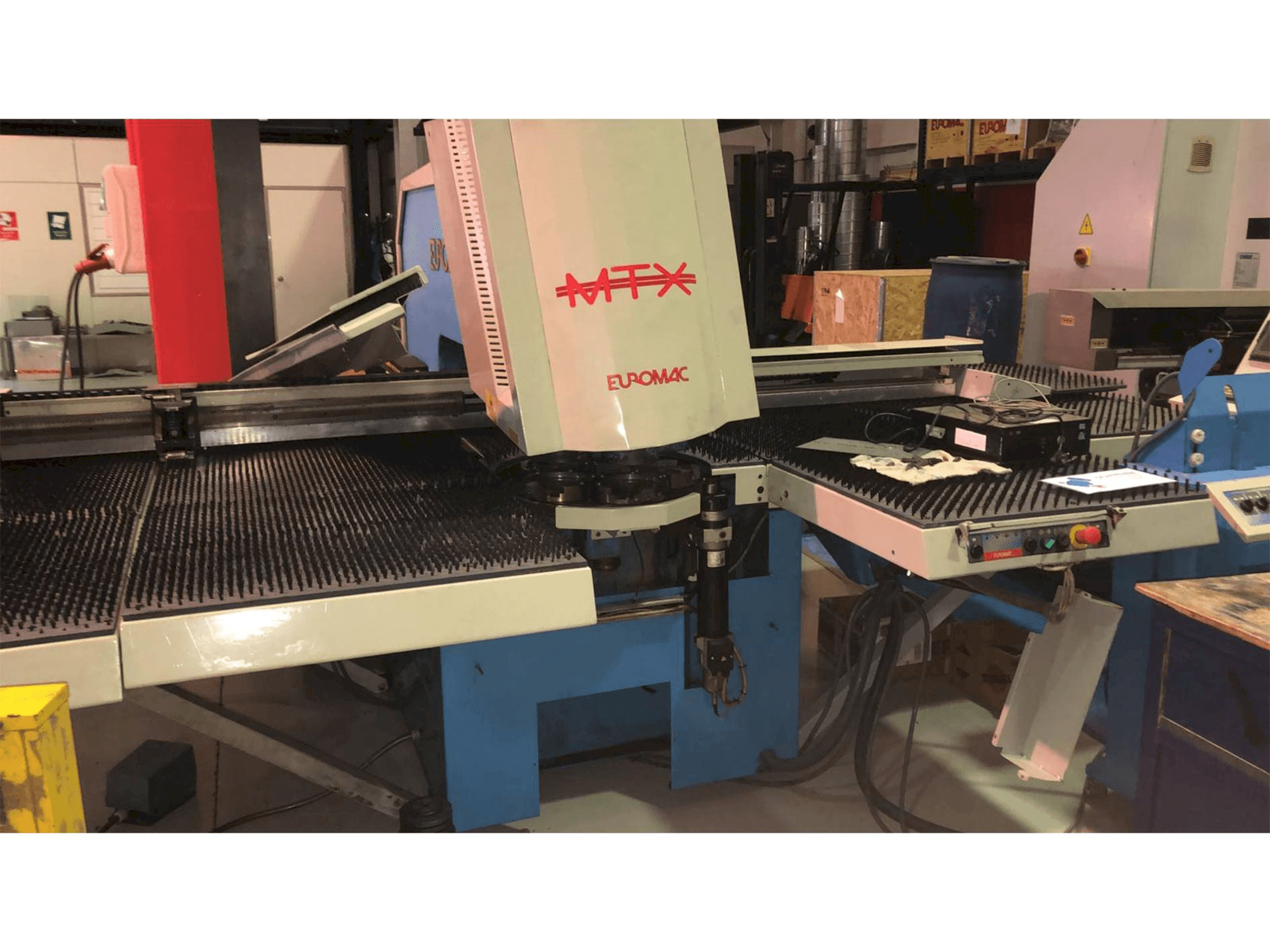 Koneen Euromac MTX 1250/30 - 2000 etunäkymä