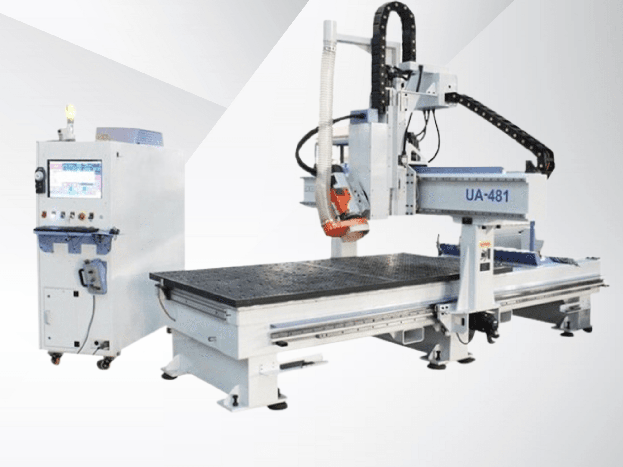 UA-481 CNC-kone ja ohjauspaneeli, sivukuva, jossa korostuvat suuri työpöytä ja tarkkuusleikkauspää.