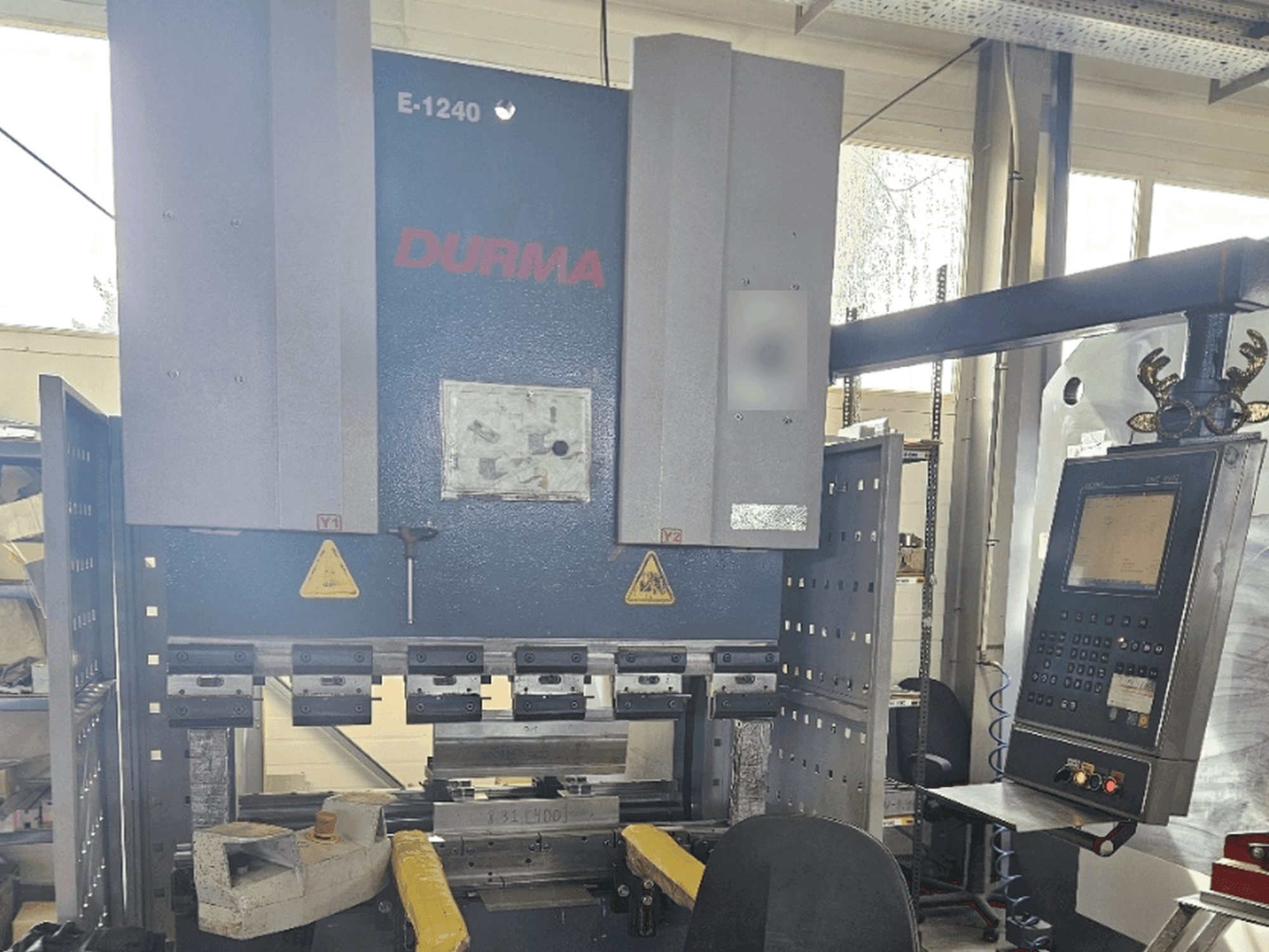 Koneen Durma E 1240 etunäkymä