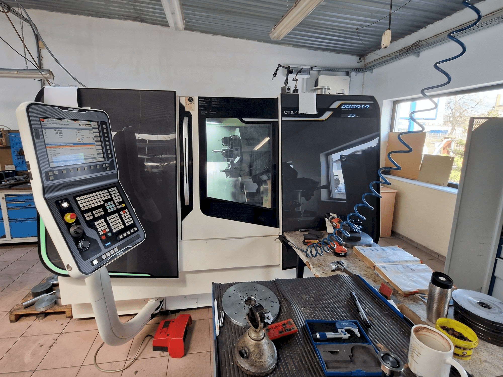 Koneen DMG MORI CTX 450 ecoline etunäkymä