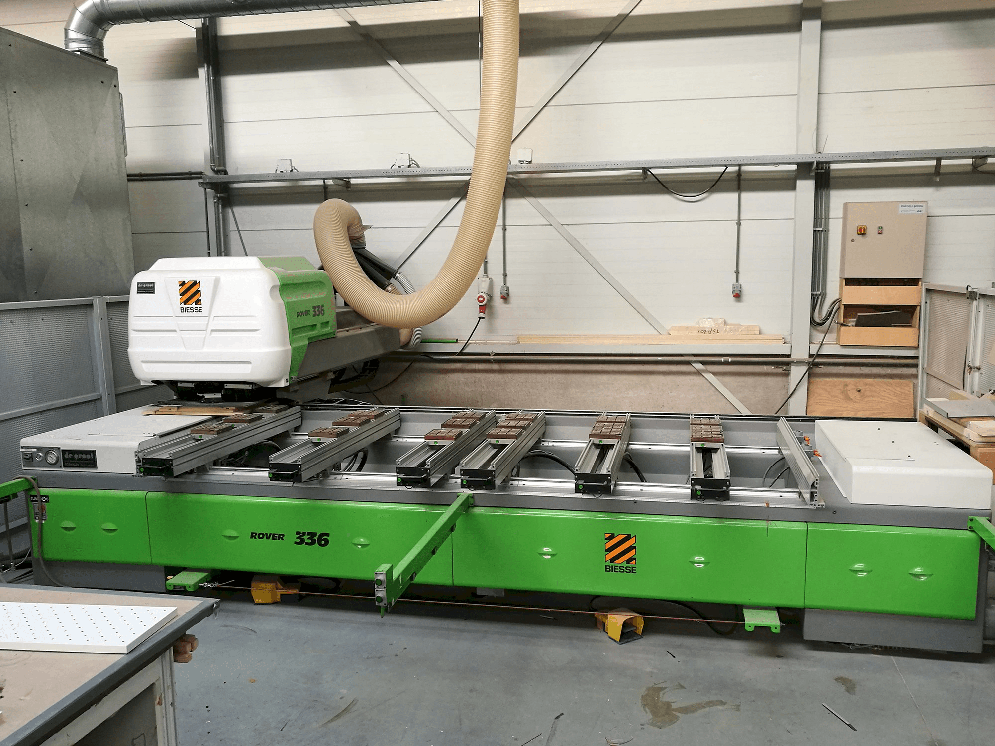 Koneen BIESSE etunäkymä ROVER 336