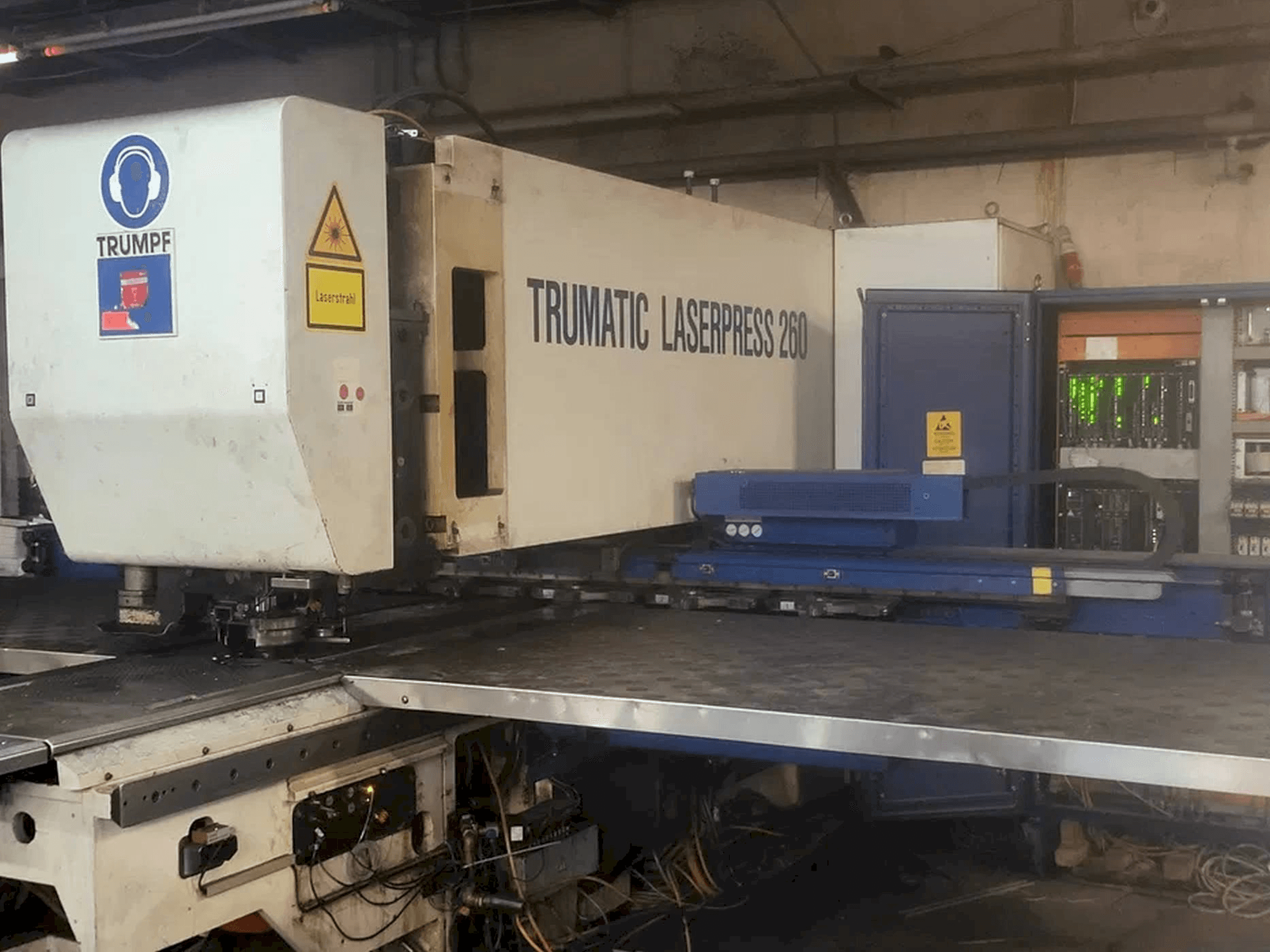 Koneen Trumpf Trumatic 260 etunäkymä