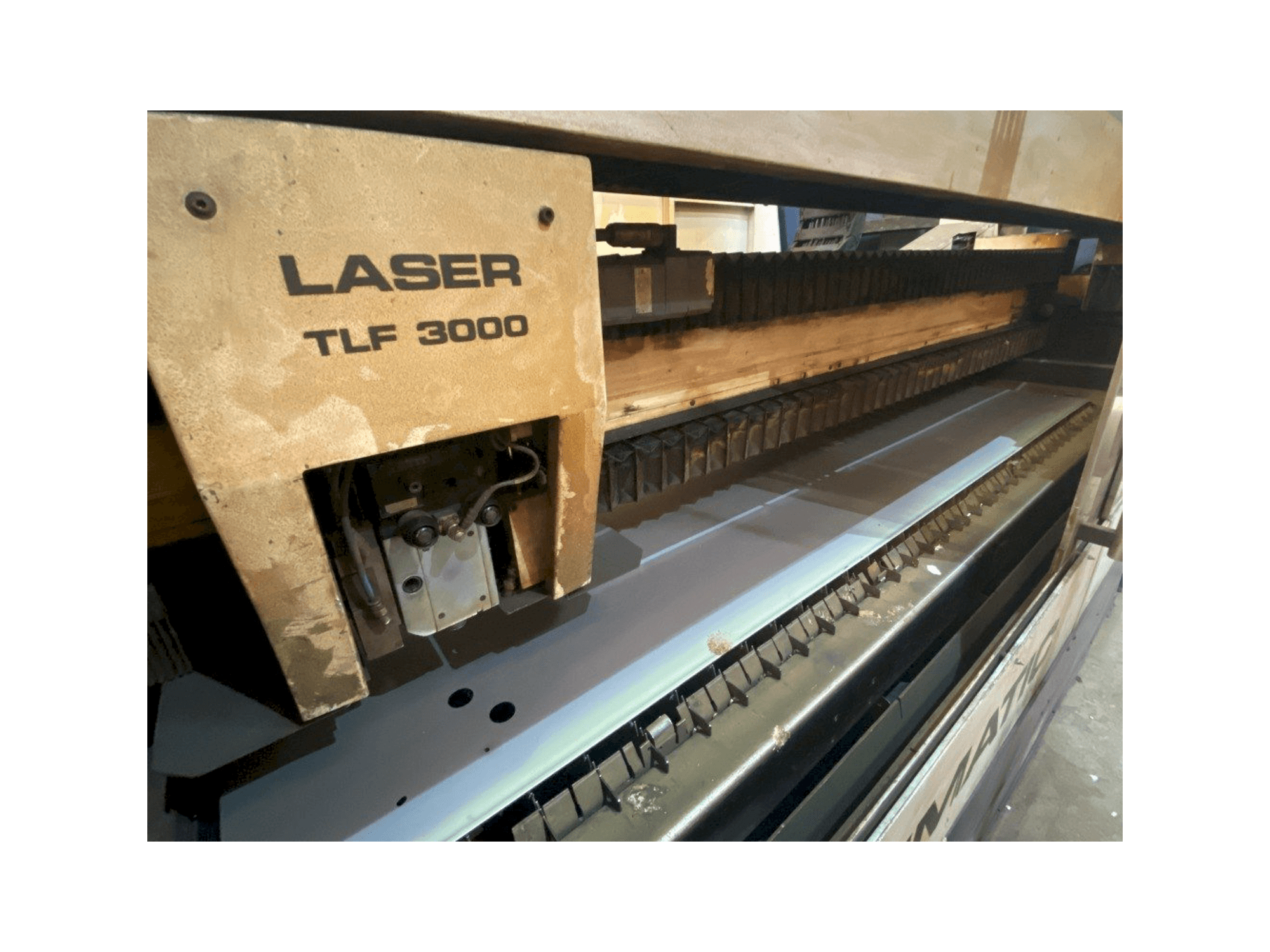 Koneen Trumpf TRUMATIC L2530 etunäkymä