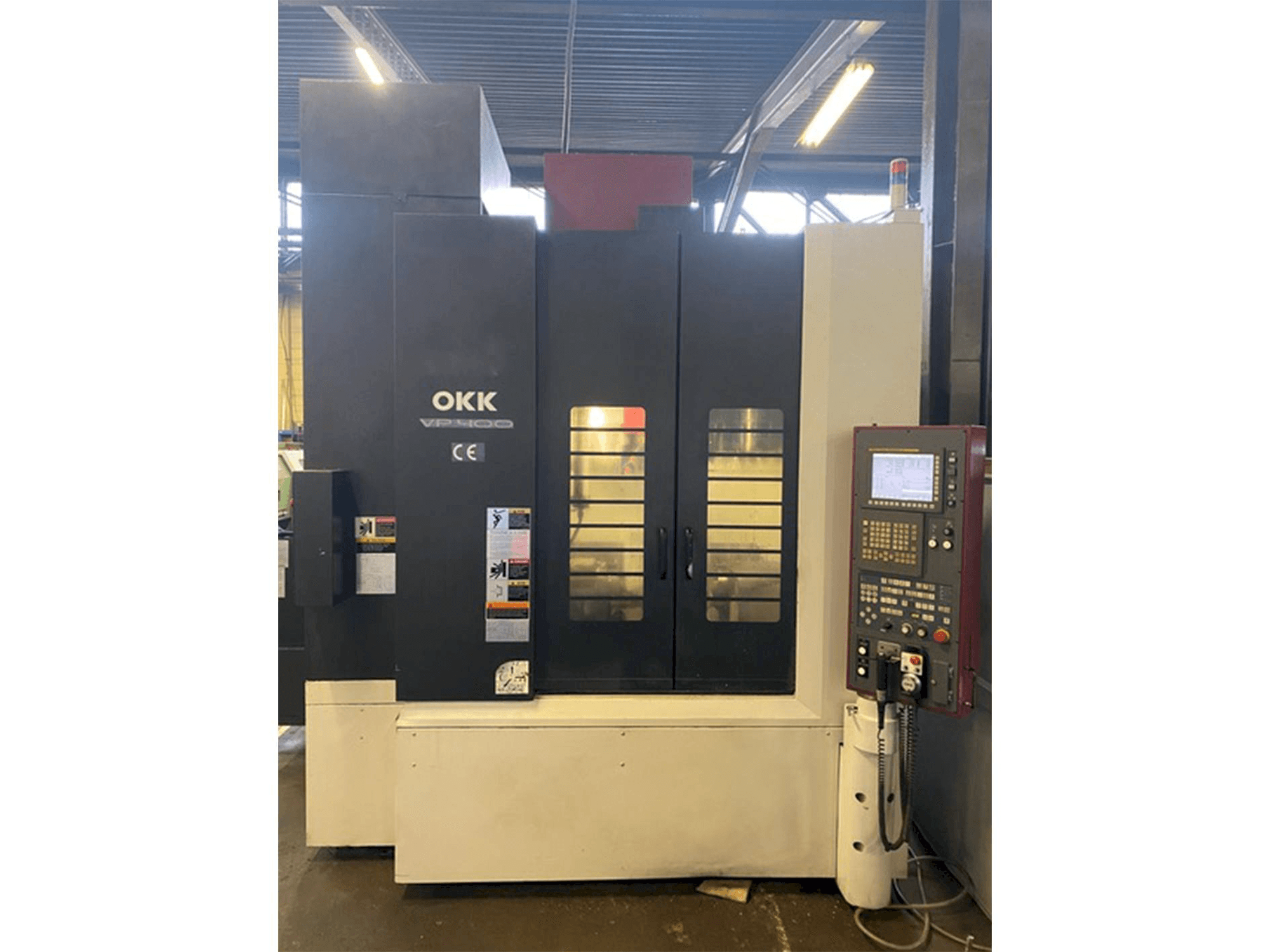 Koneen OKK VP400 etunäkymä