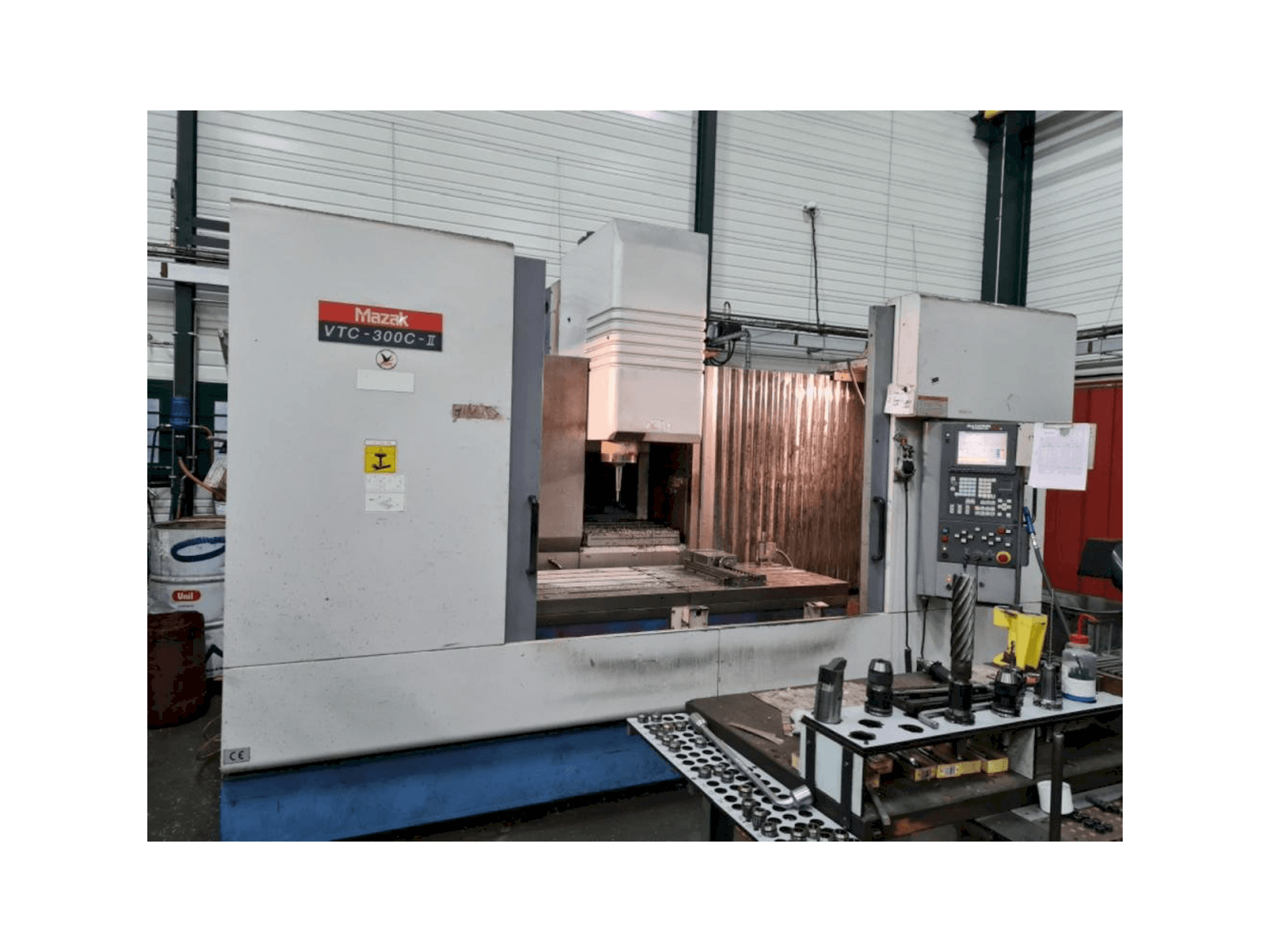 Koneen Mazak VTC 300C etunäkymä