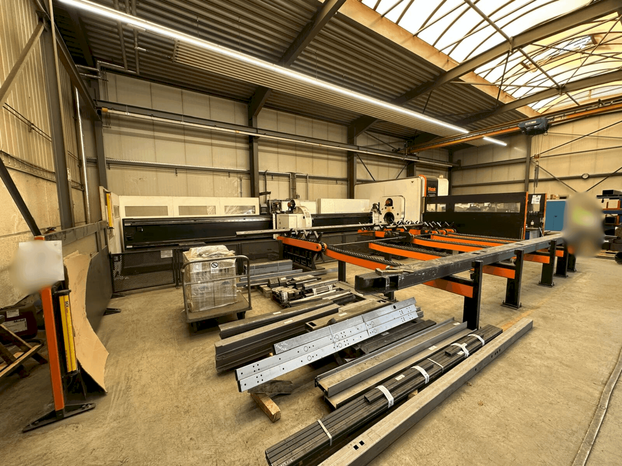 Koneen Mazak FABRI GEAR 400 II etunäkymä