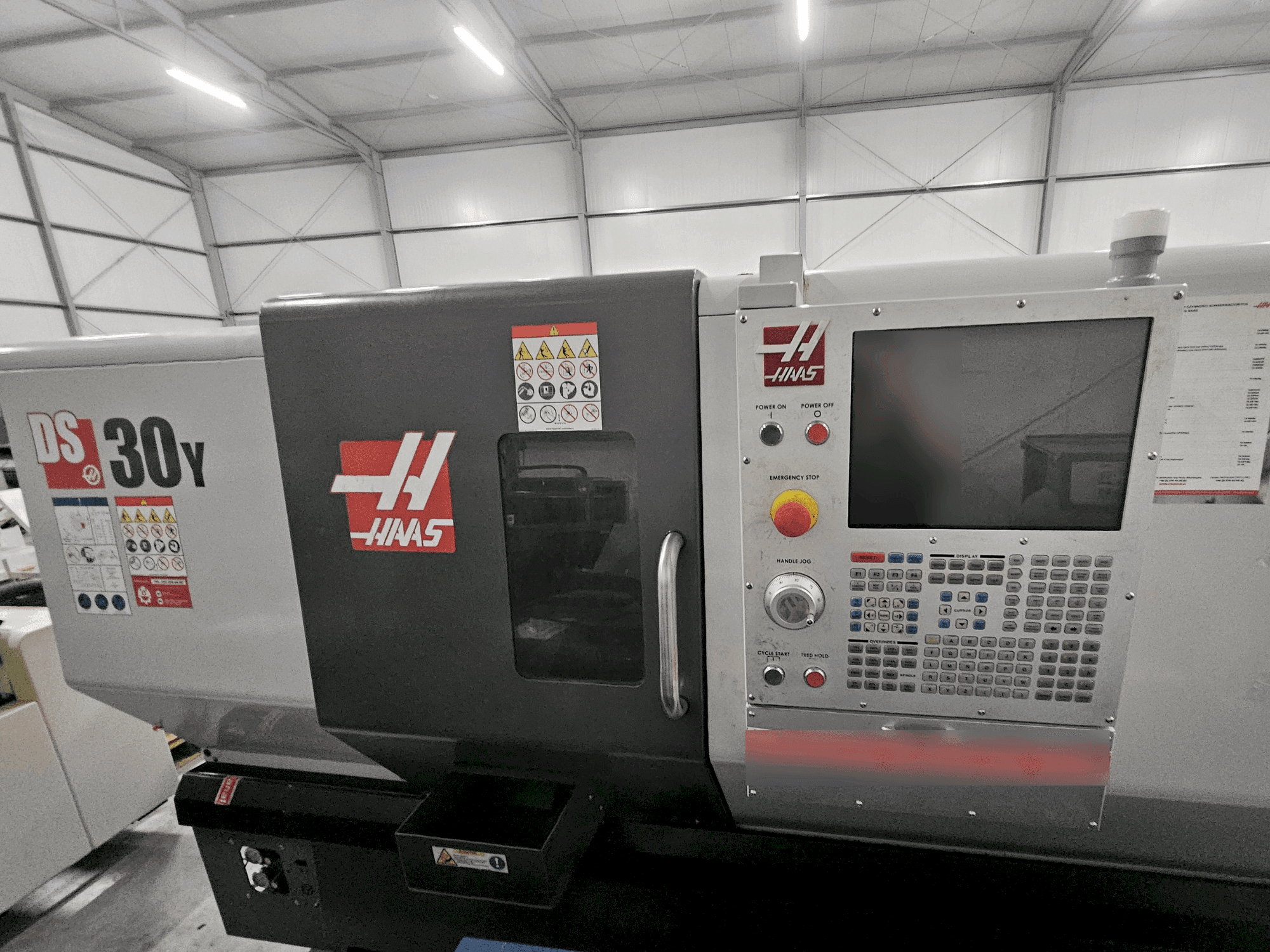Koneen HAAS DS-30Y etunäkymä