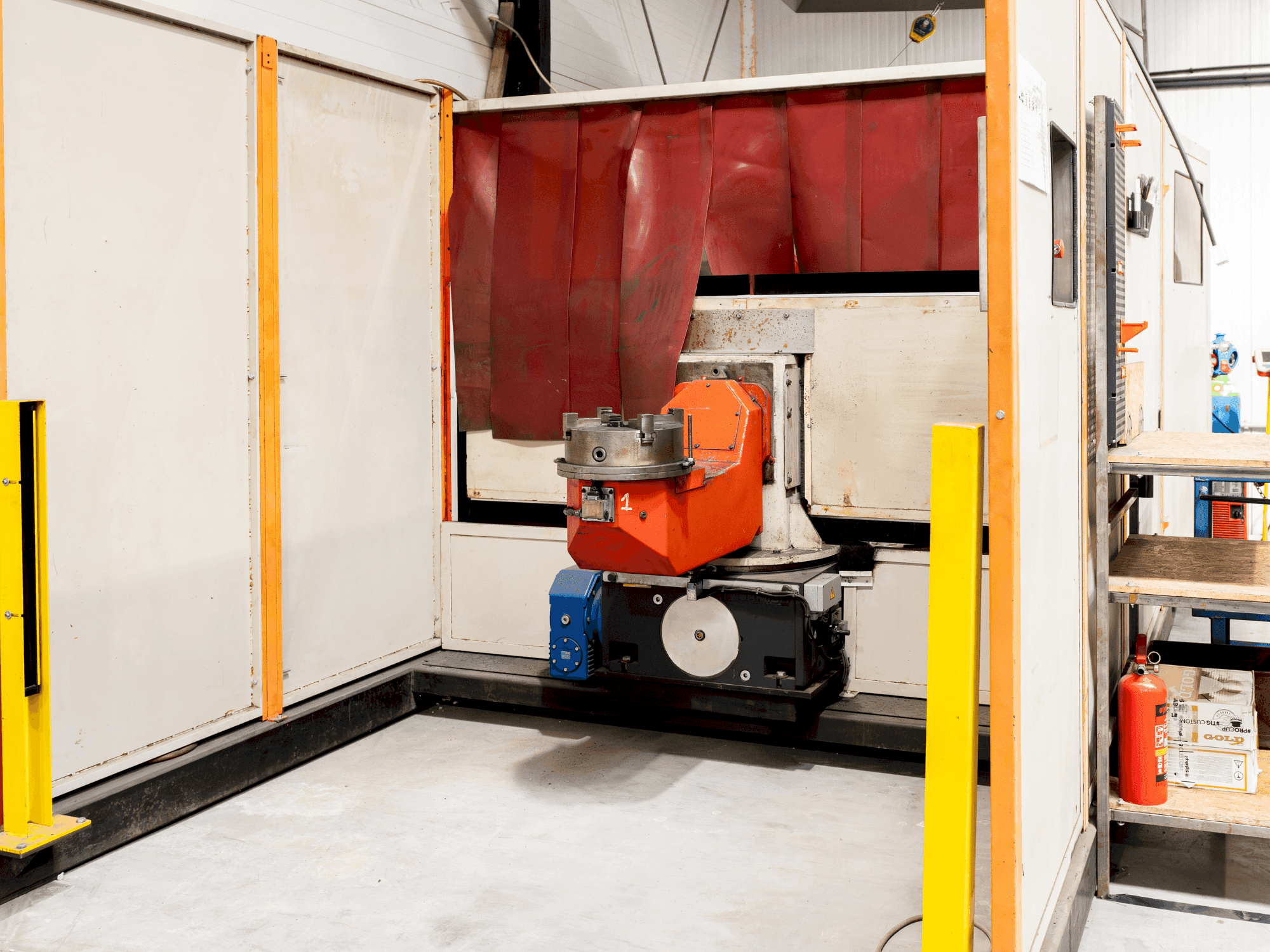 Koneen IGM MA30 with KUKA robot etunäkymä
