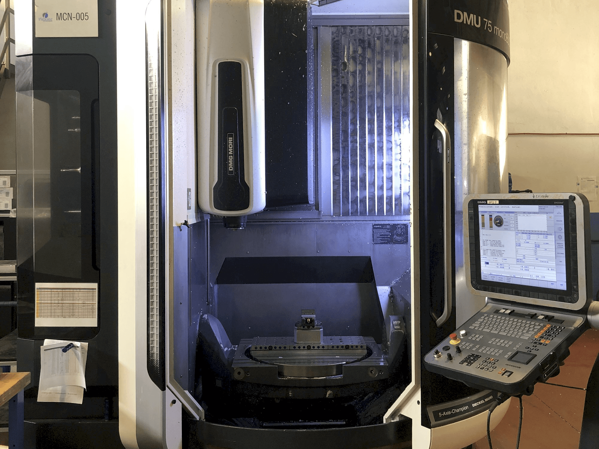 Koneen DMG MORI DMU 75 Monoblock etunäkymä