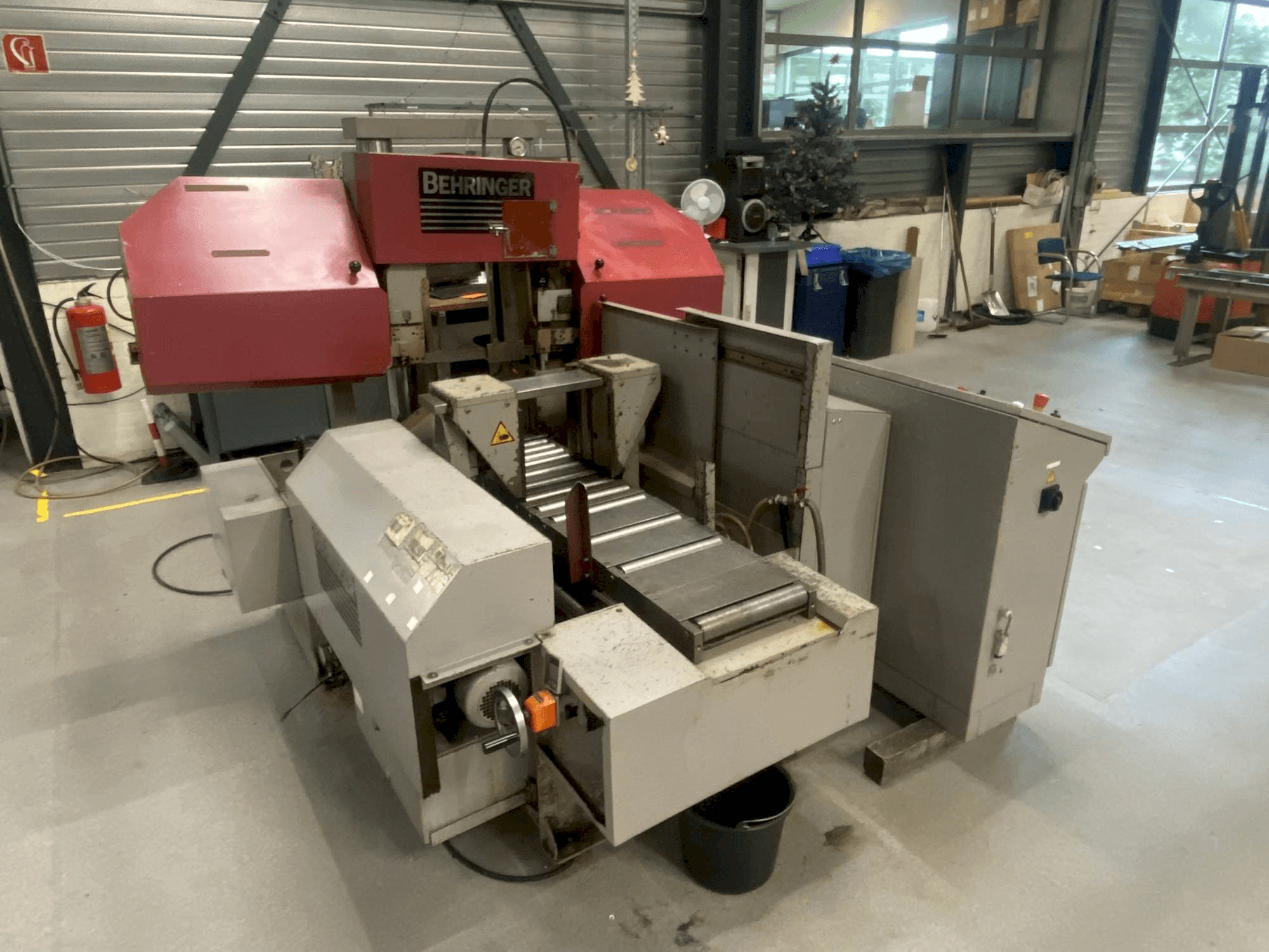 Koneen Behringer HPB 303A etunäkymä