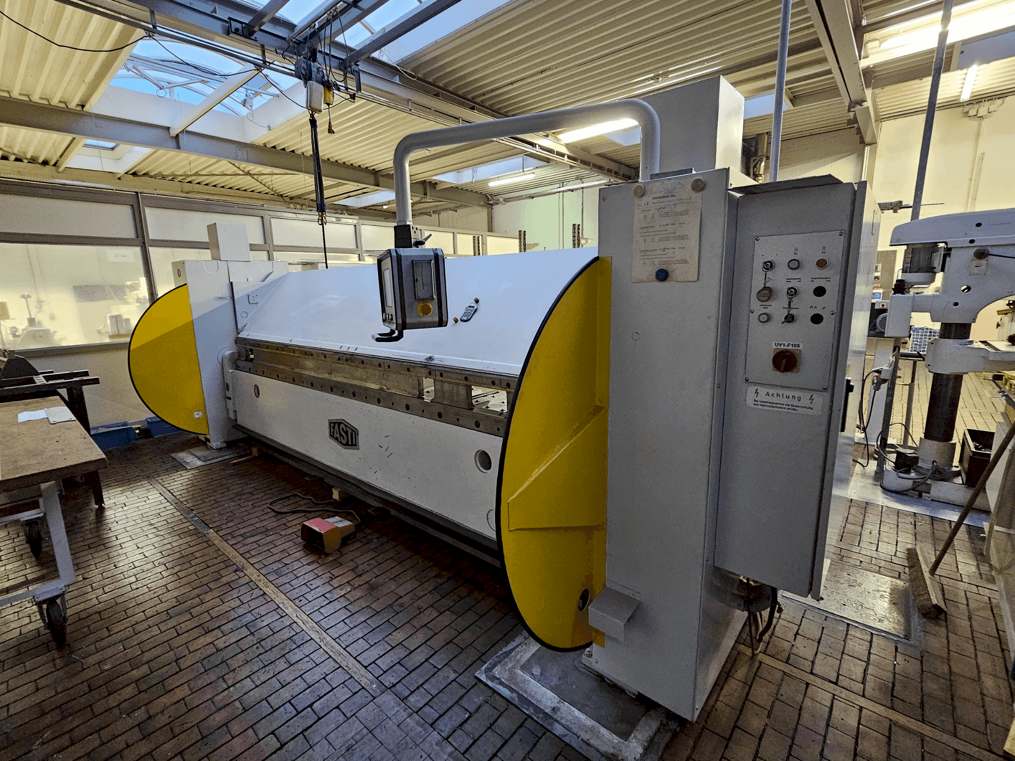 Koneen SCHRODER-FASTI 215-40-4 etunäkymä