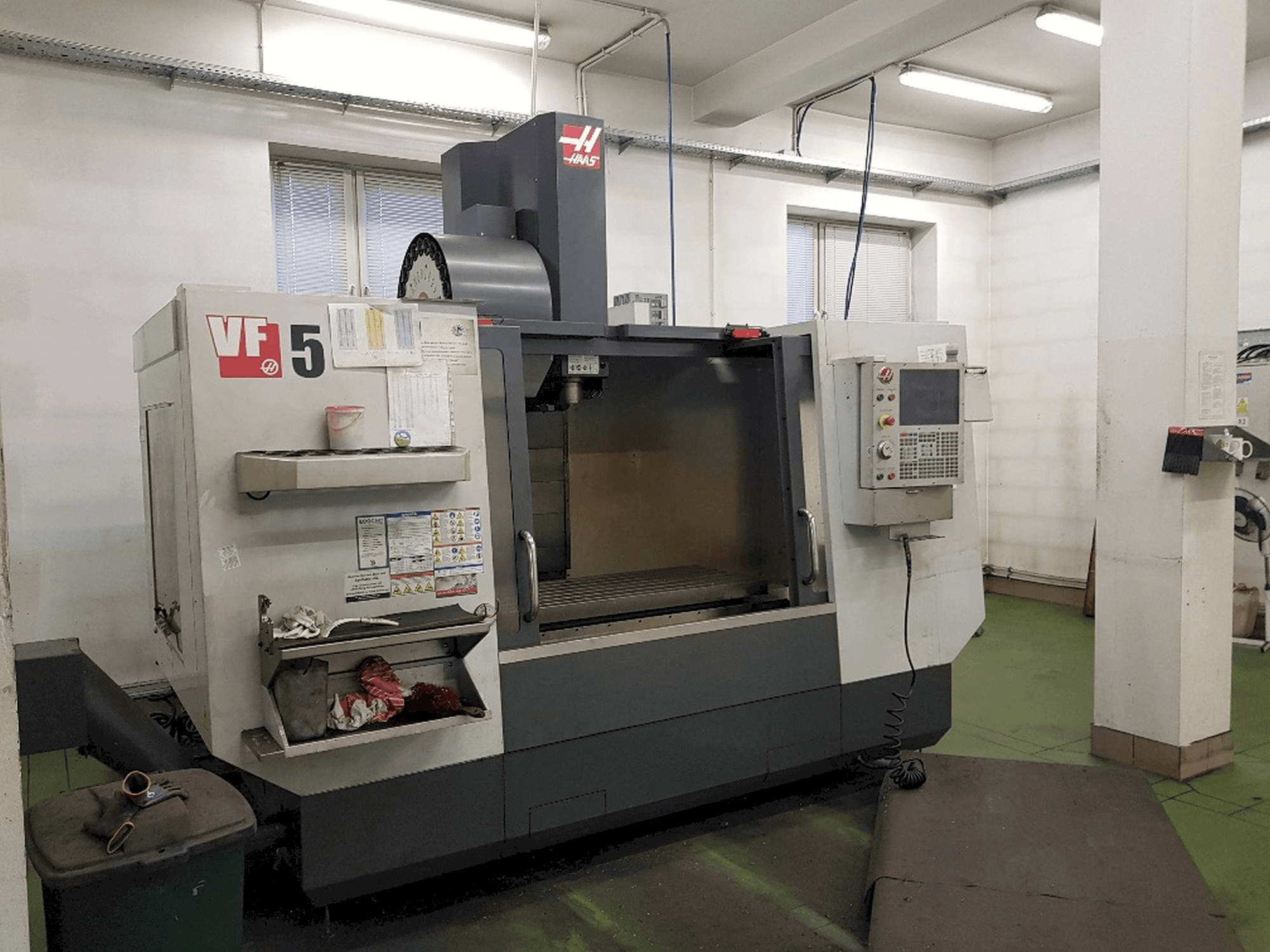 Koneen HAAS VF-5/40 etunäkymä
