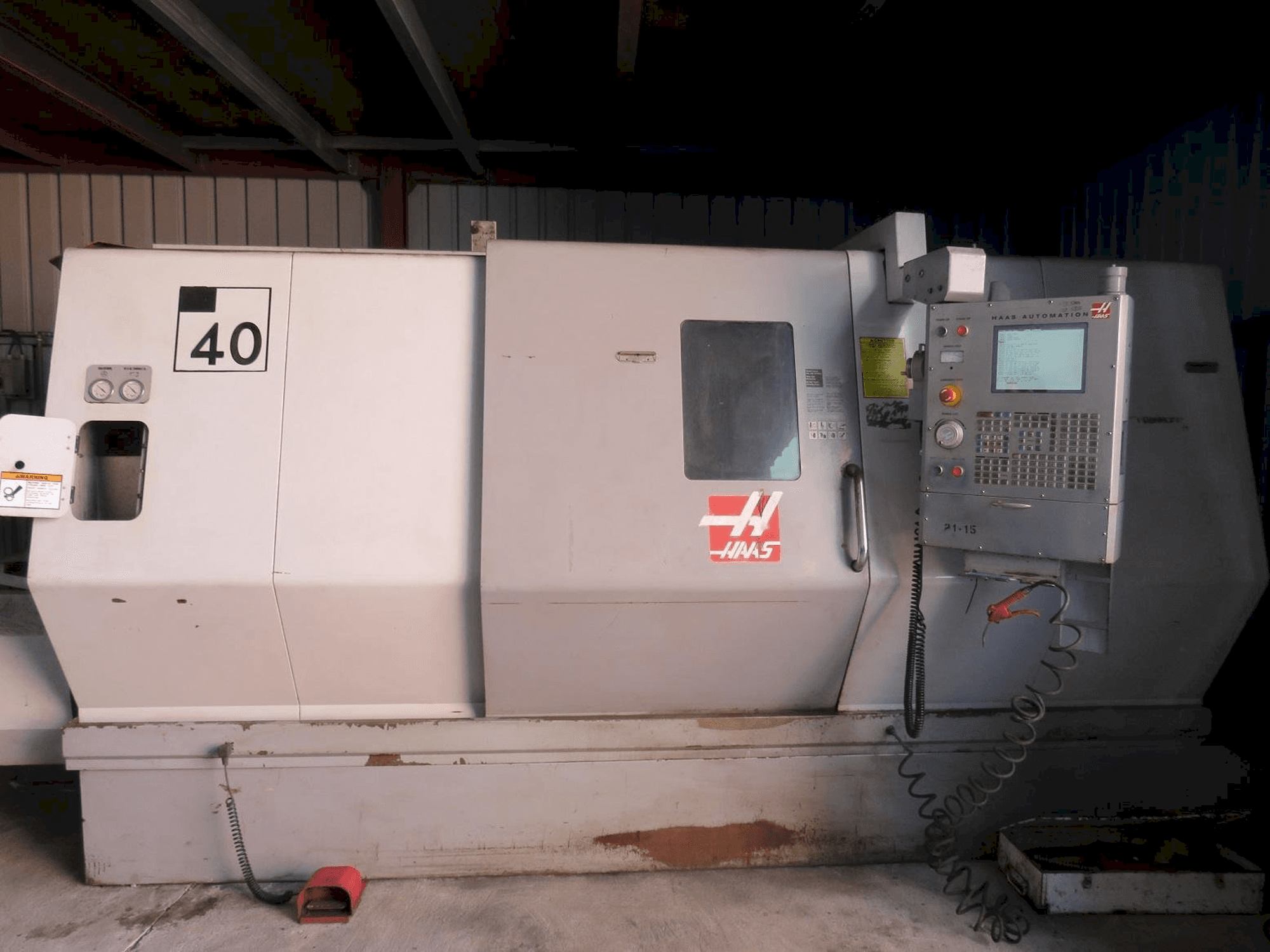 Koneen HAAS SL-40 etunäkymä