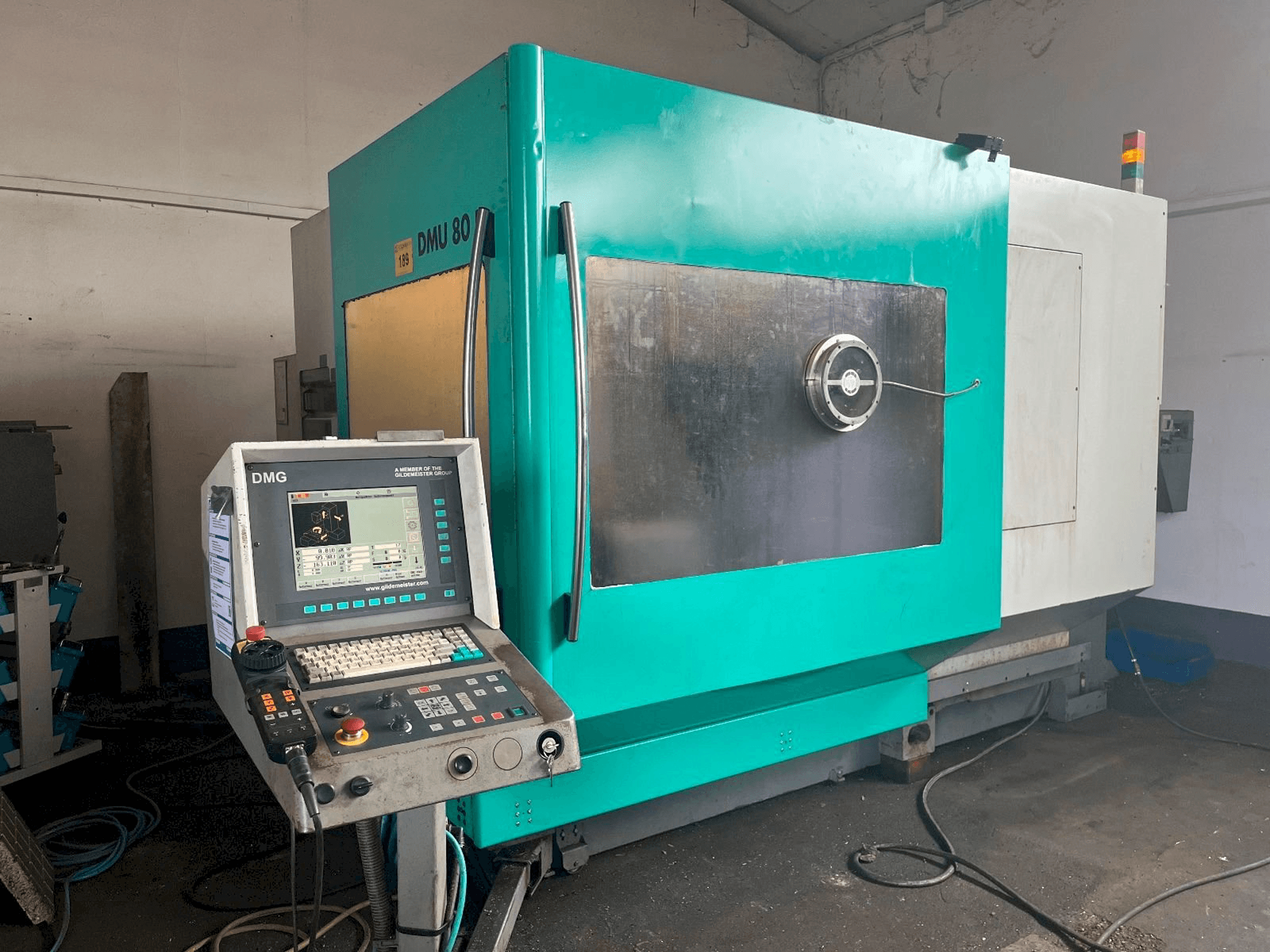 Koneen DMG Deckel Maho DMU 80 P etunäkymä