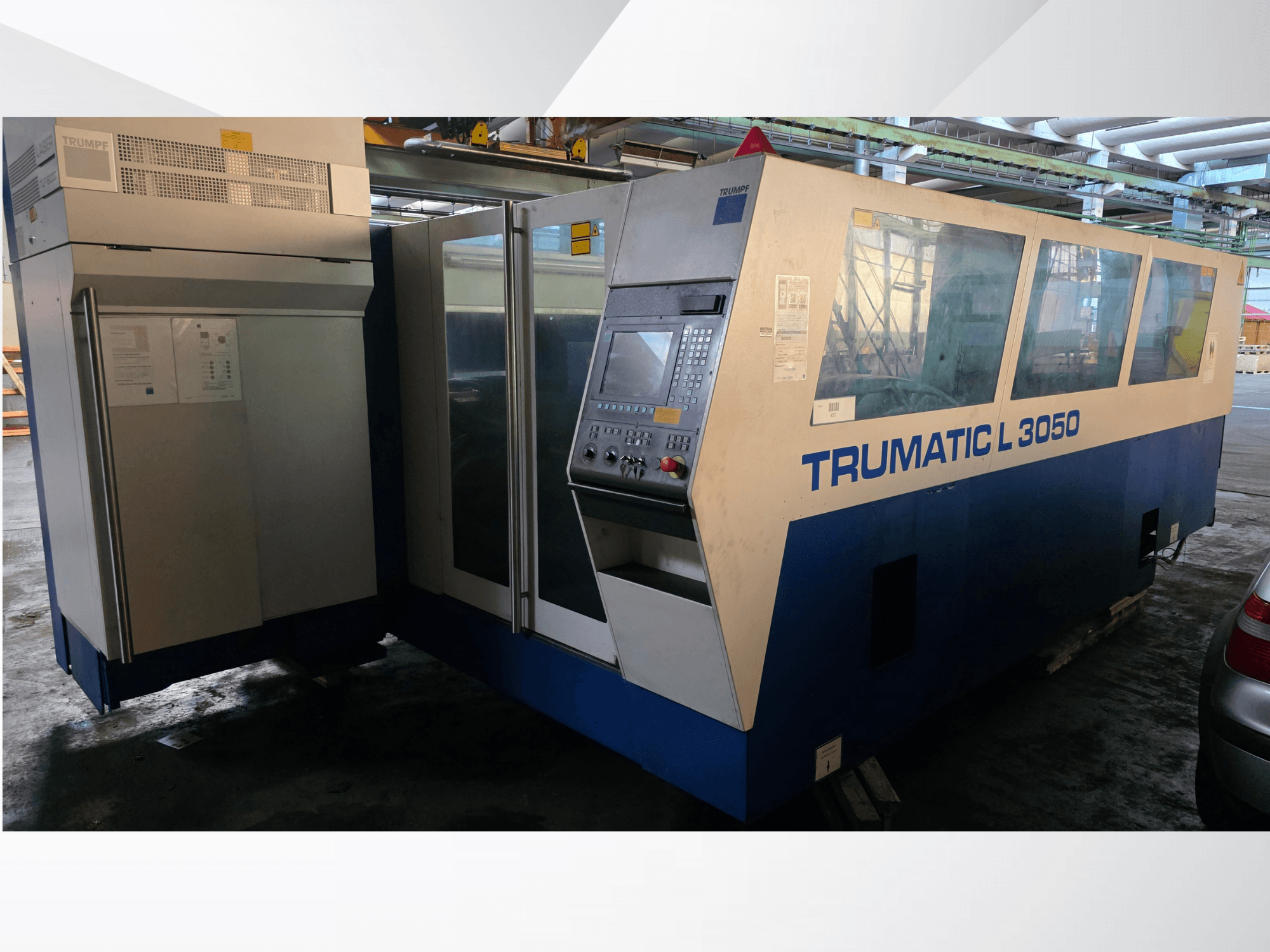 TRUMPF Trumatic L 3050 CO2-laserleikkauskone, etukuva, jossa on ohjauspaneeli ja suuret lasi-ikkunat.