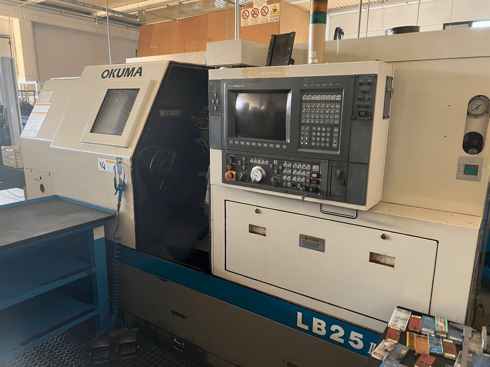 Koneen Okuma LB 25 II etunäkymä