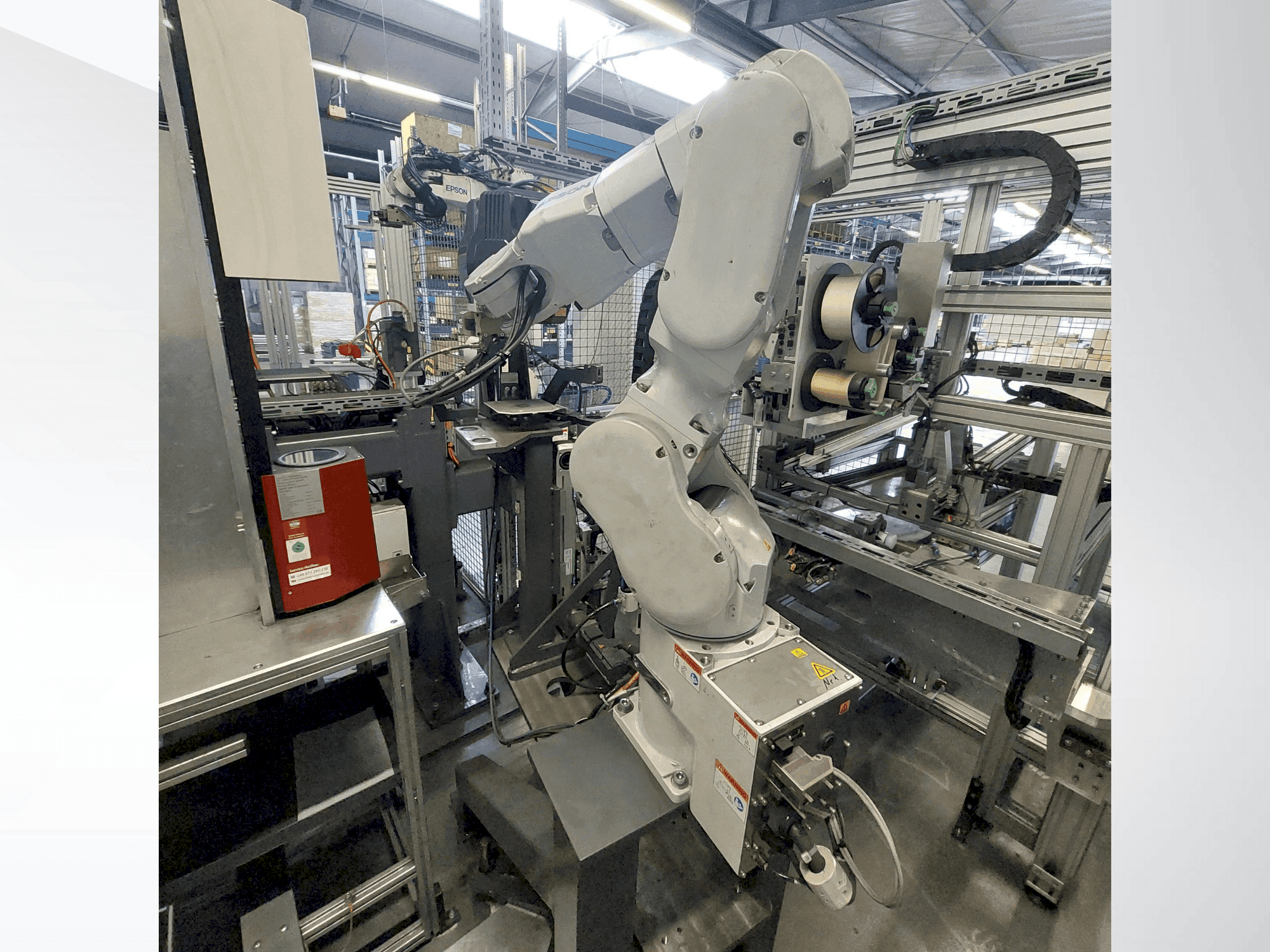 Koneen EPSON C8A-901 S etunäkymä