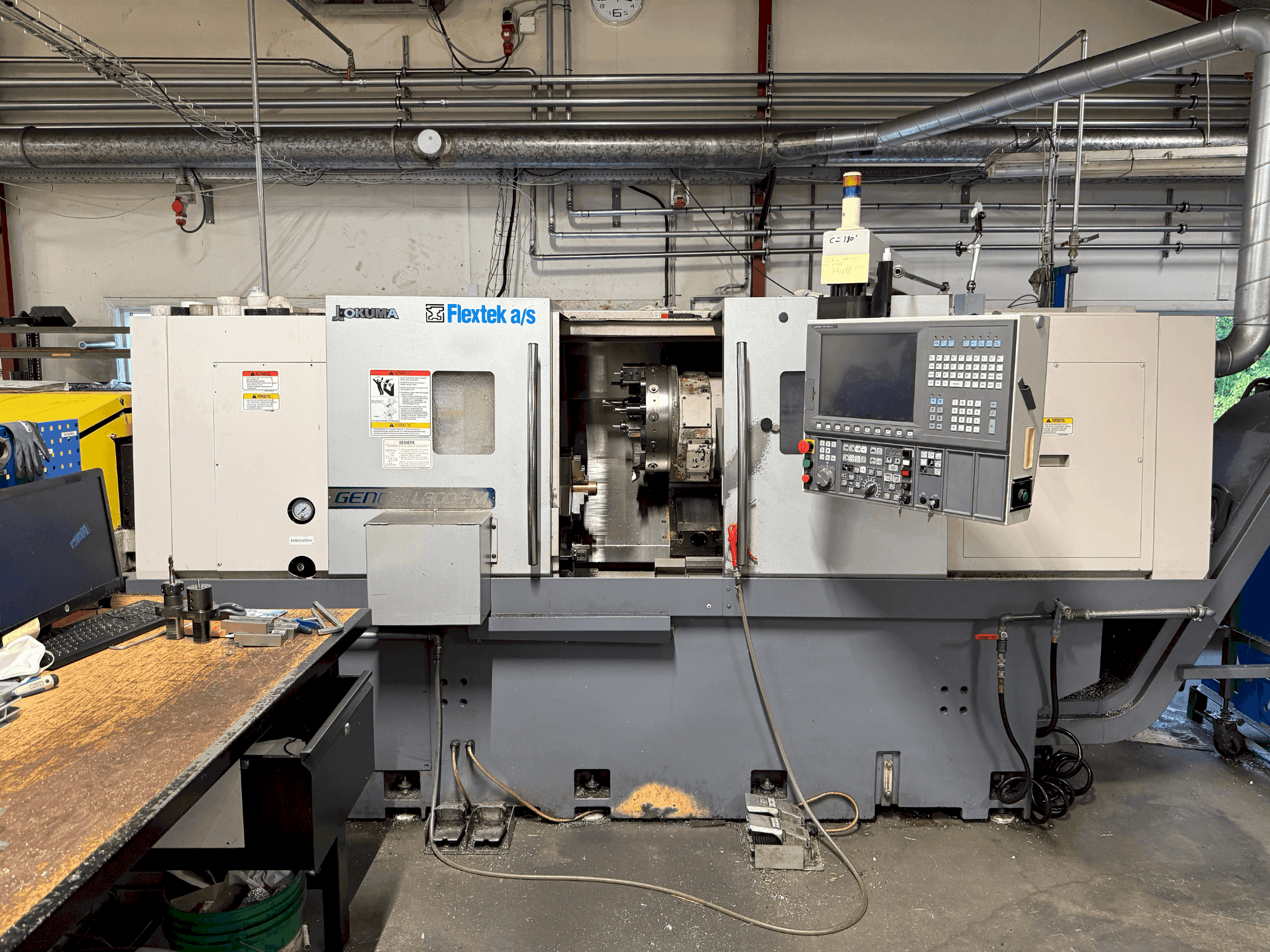 Koneen Okuma Genos L300E-M with FMB Turbo 8-80 etunäkymä