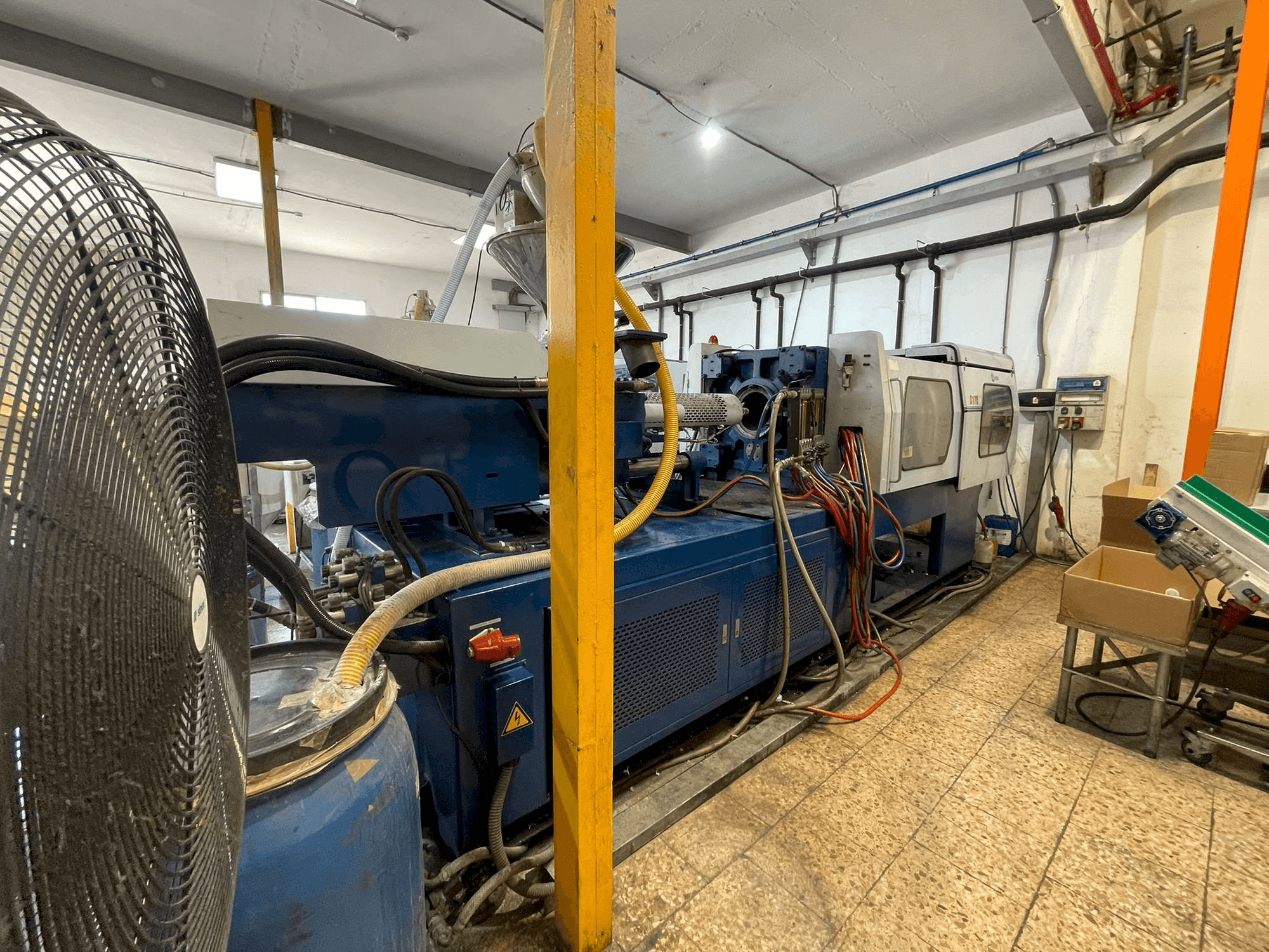 Koneen Euroinj D170 vasemman sivun näkymä