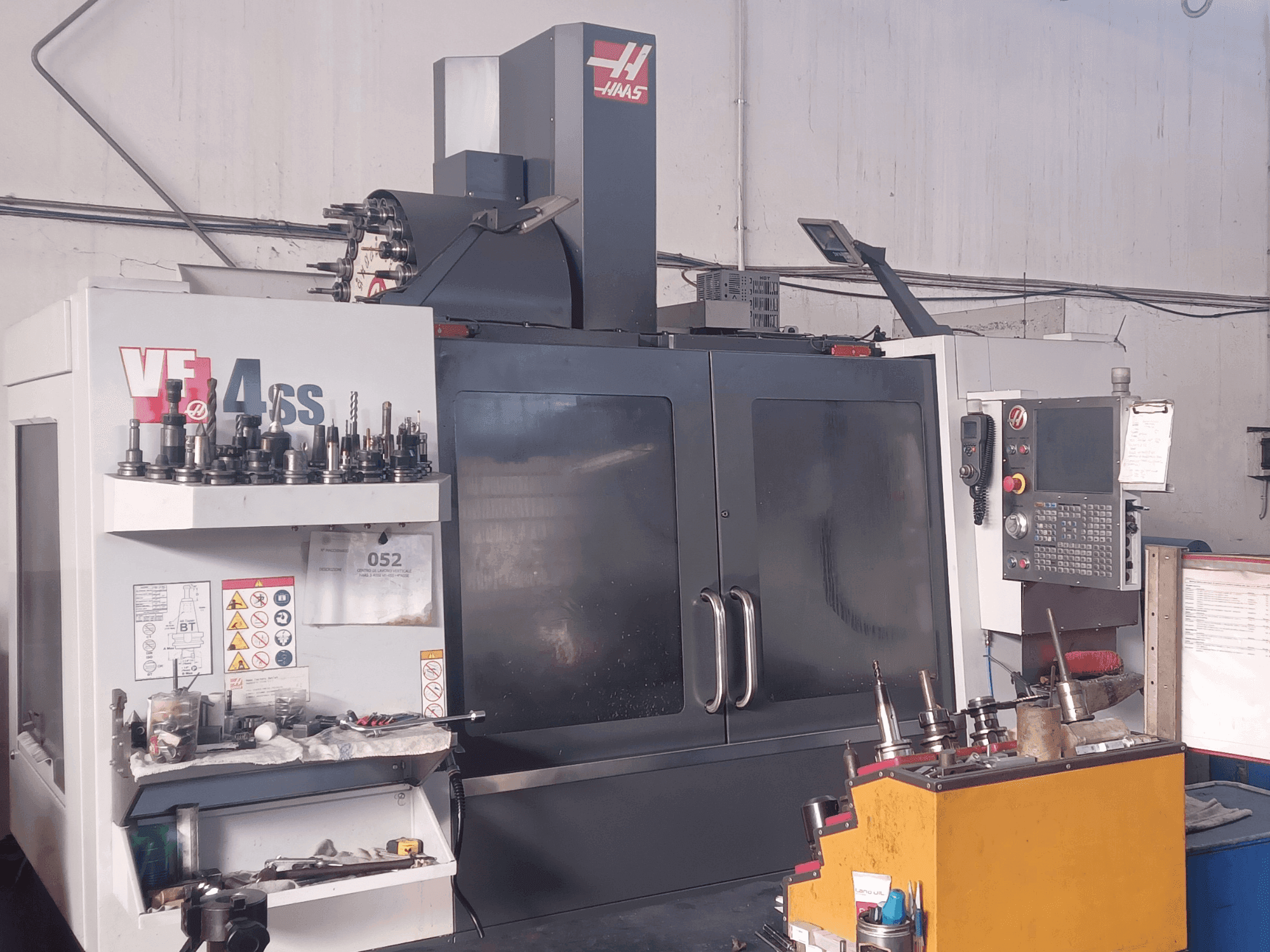 Koneen HAAS VF-4SS etunäkymä