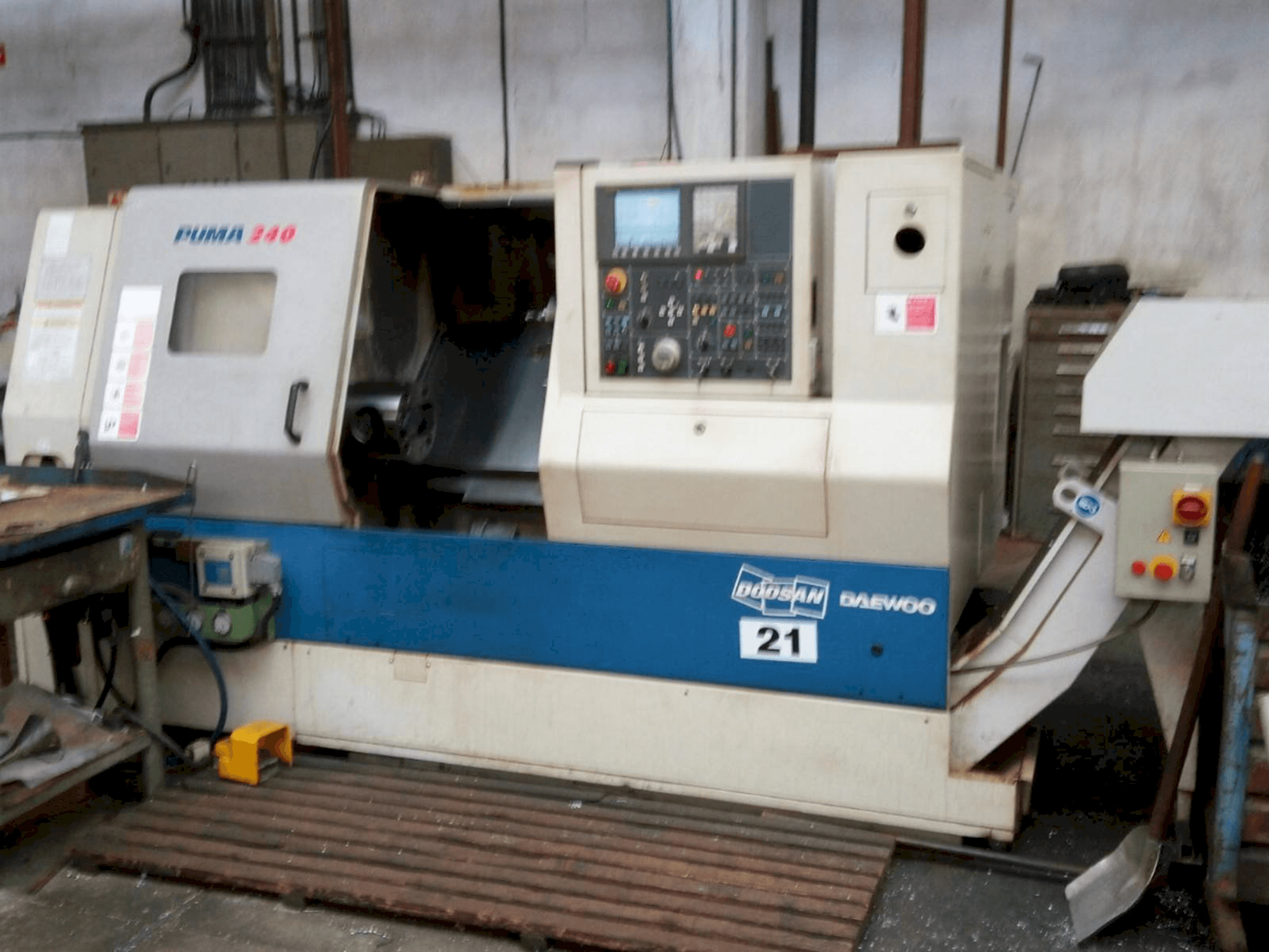 Koneen Doosan Puma 240B etunäkymä