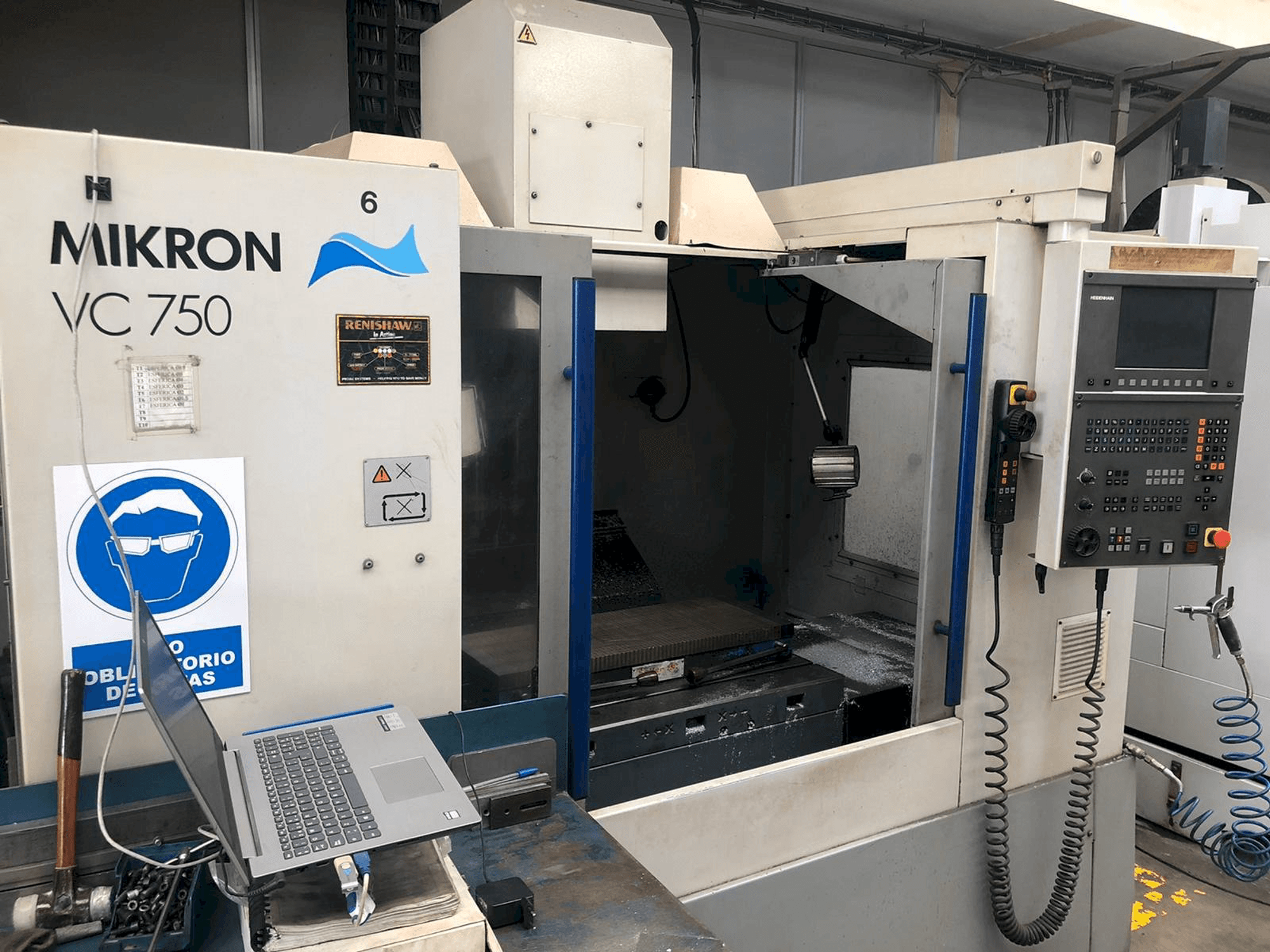 Koneen MIKRON VC 750 etunäkymä