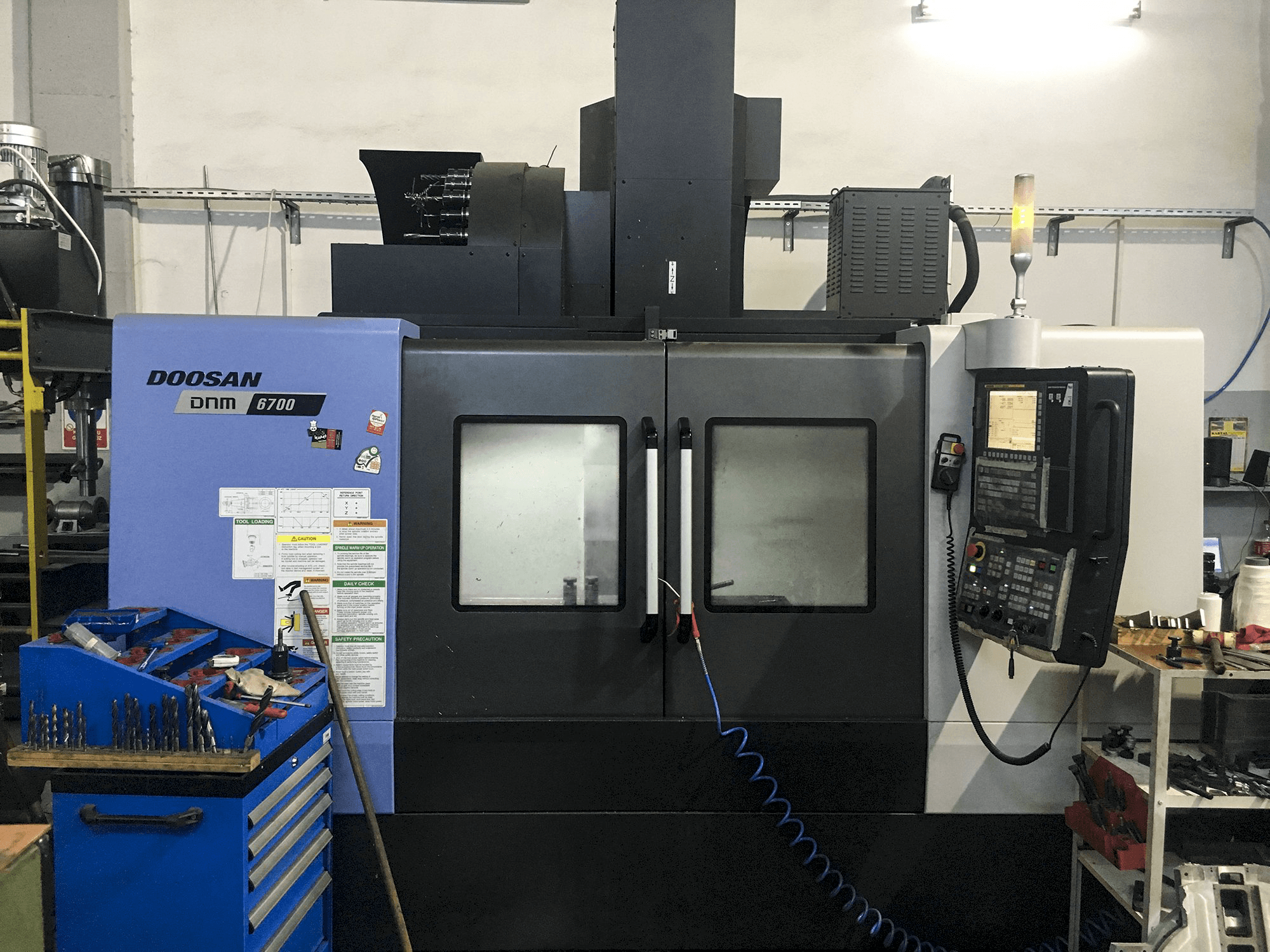 Koneen Doosan etunäkymä DNM 6700
