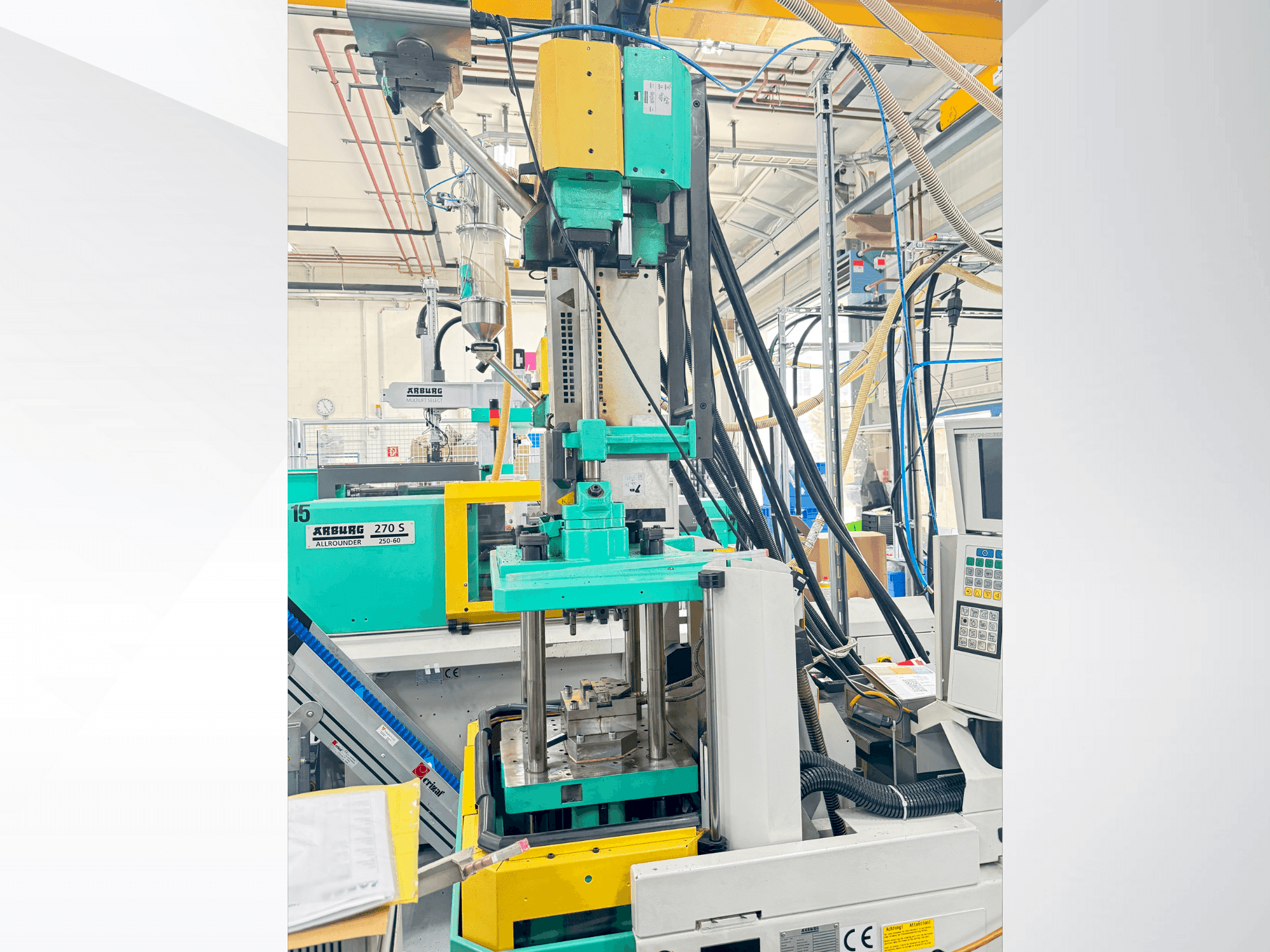 Koneen Arburg 220 S 150-60U etunäkymä