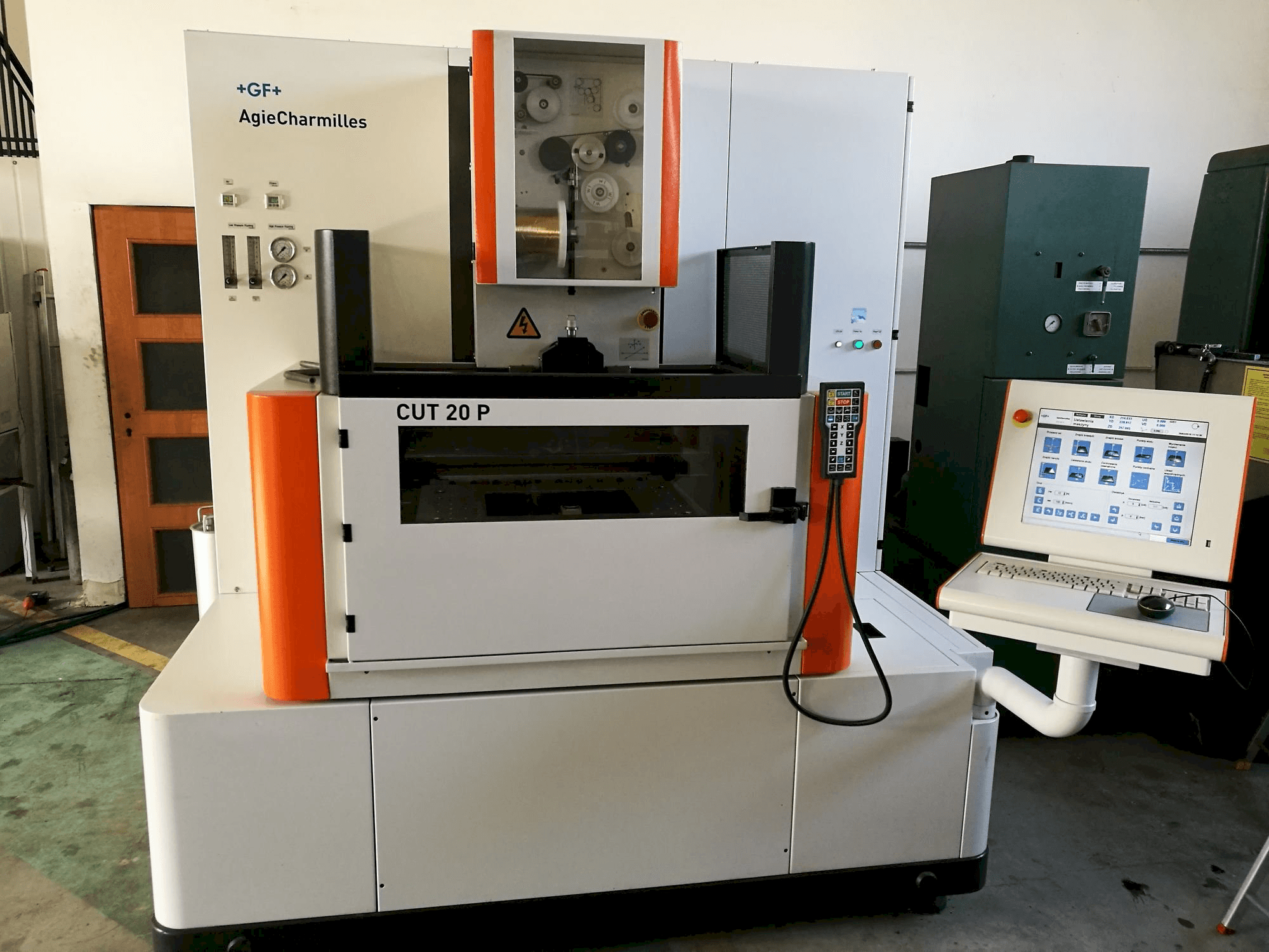 Koneen AgieCharmilles CUT 20 P etunäkymä