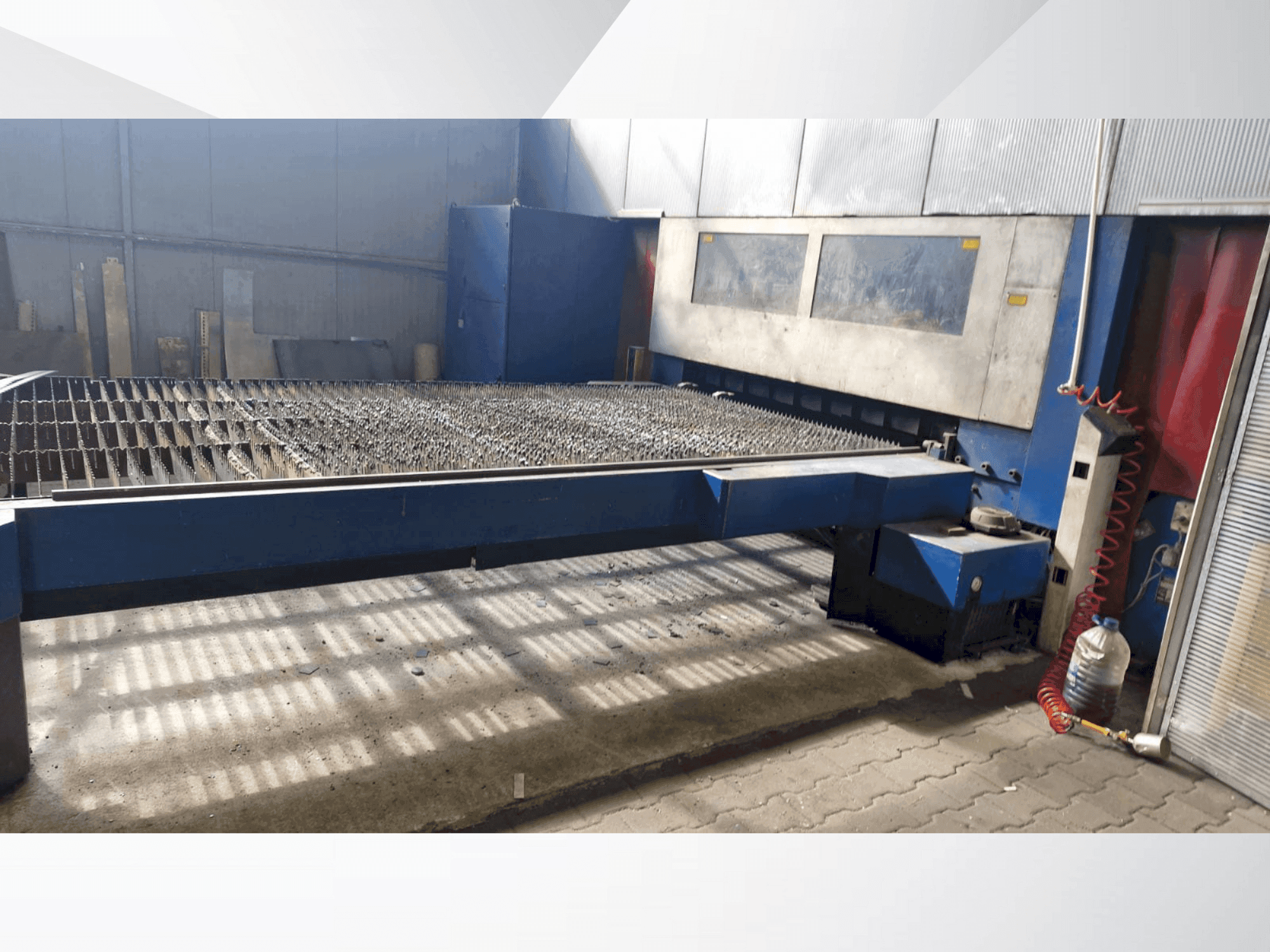 Koneen TRUMPF TRUMATIC L 4030 etunäkymä