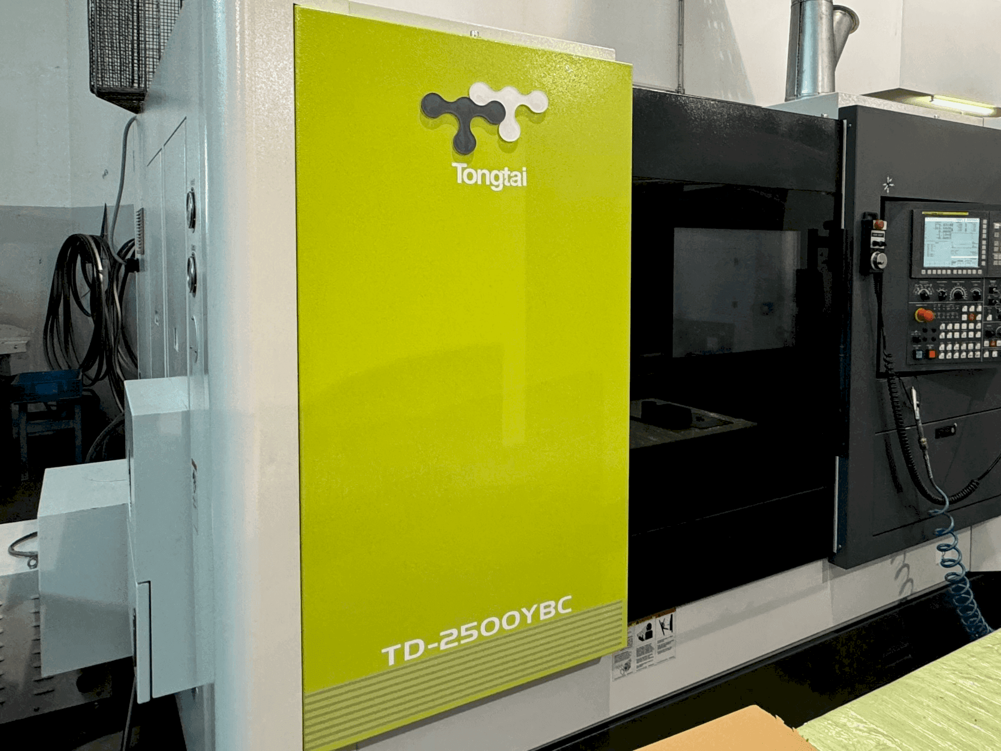 Koneen Tongtai TD-2500YBC etunäkymä