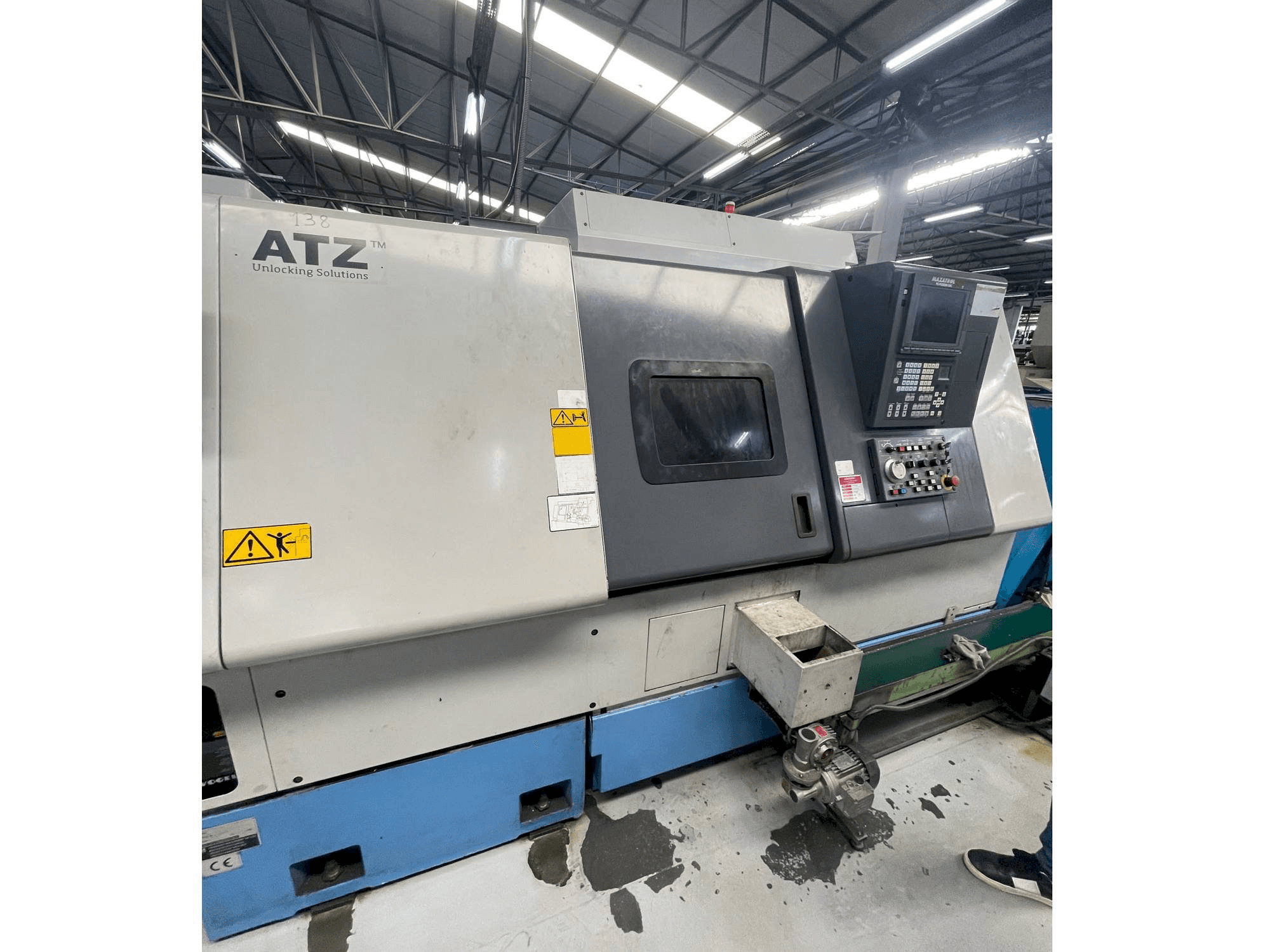 Koneen Mazak SQT 250MS vasen näkymä