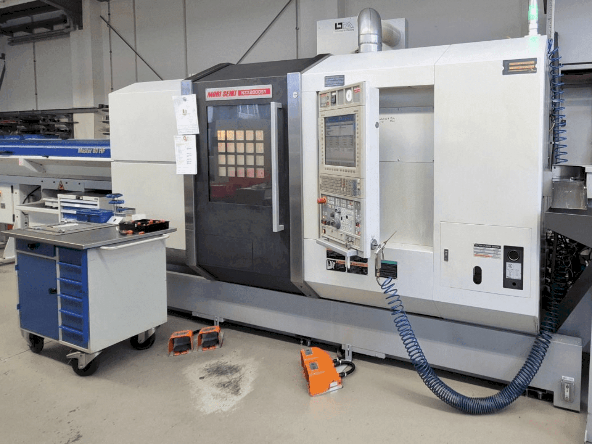 Koneen MORI SEIKI NZX2000/800SY etunäkymä