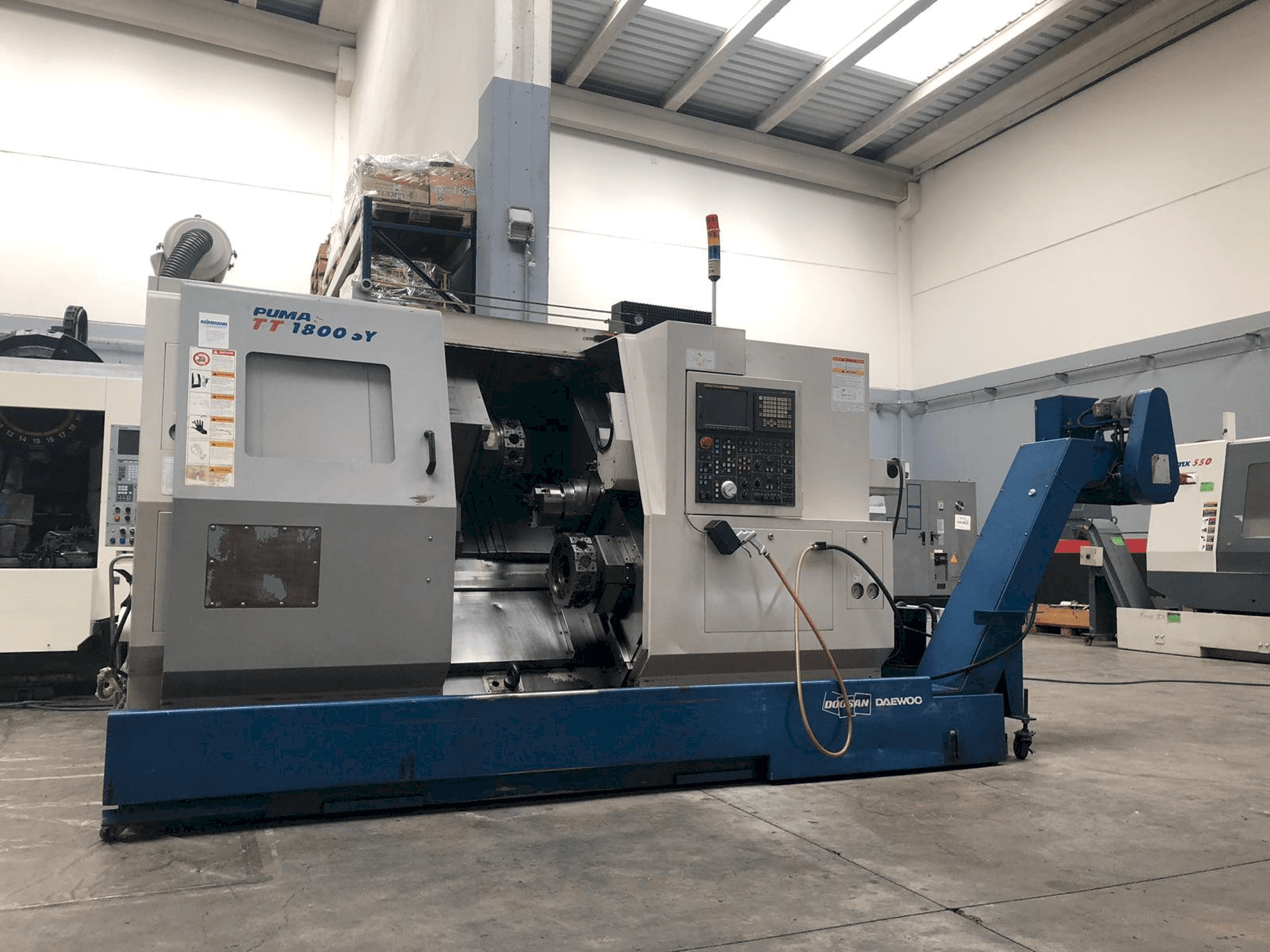 Koneen Doosan Puma TT1800SY etunäkymä