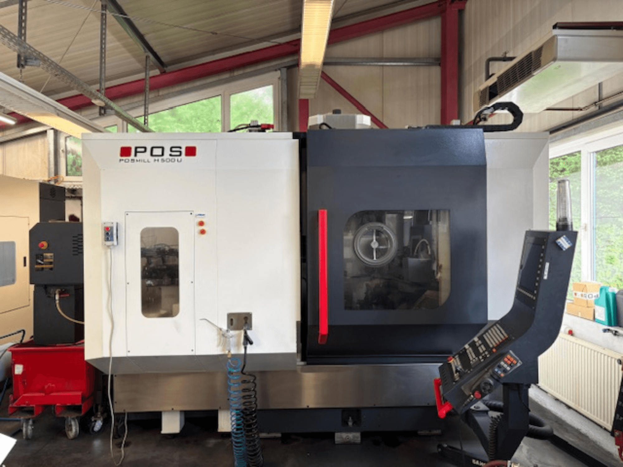 POS POMILL H500 U -jyrsin edestä katsottuna, jossa on ohjauspaneeli ja käyttöikkuna.