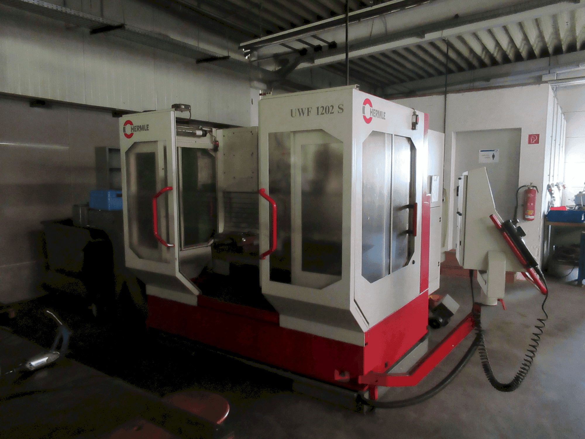 Koneen HERMLE UWF 1202 S etunäkymä