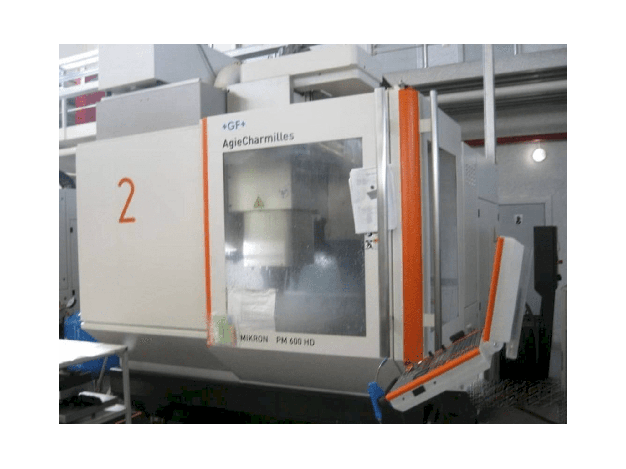 Koneen AgieCharmilles Mikron HPM 600 HD etunäkymä