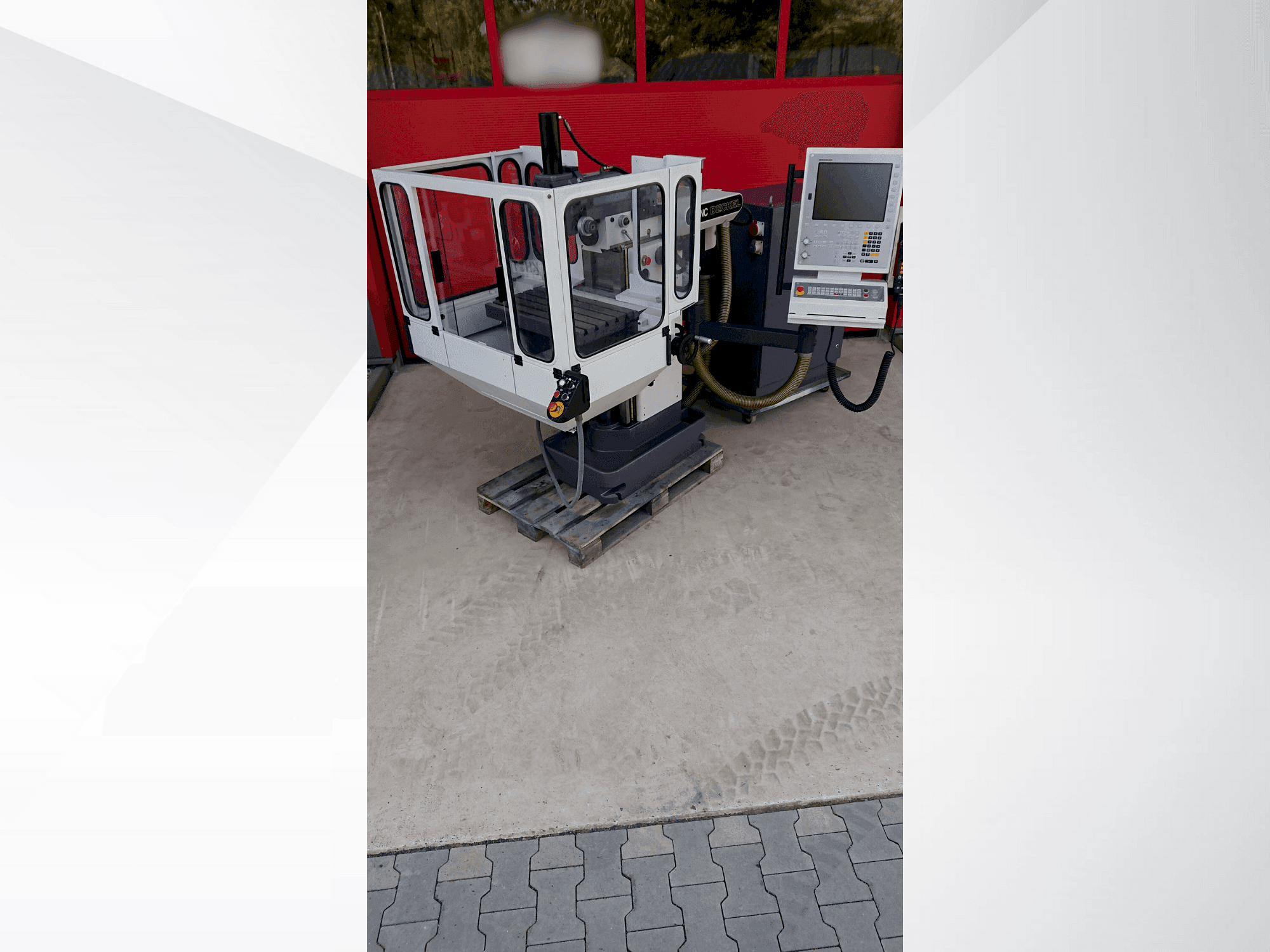 Koneen DECKEL FP2NC etunäkymä